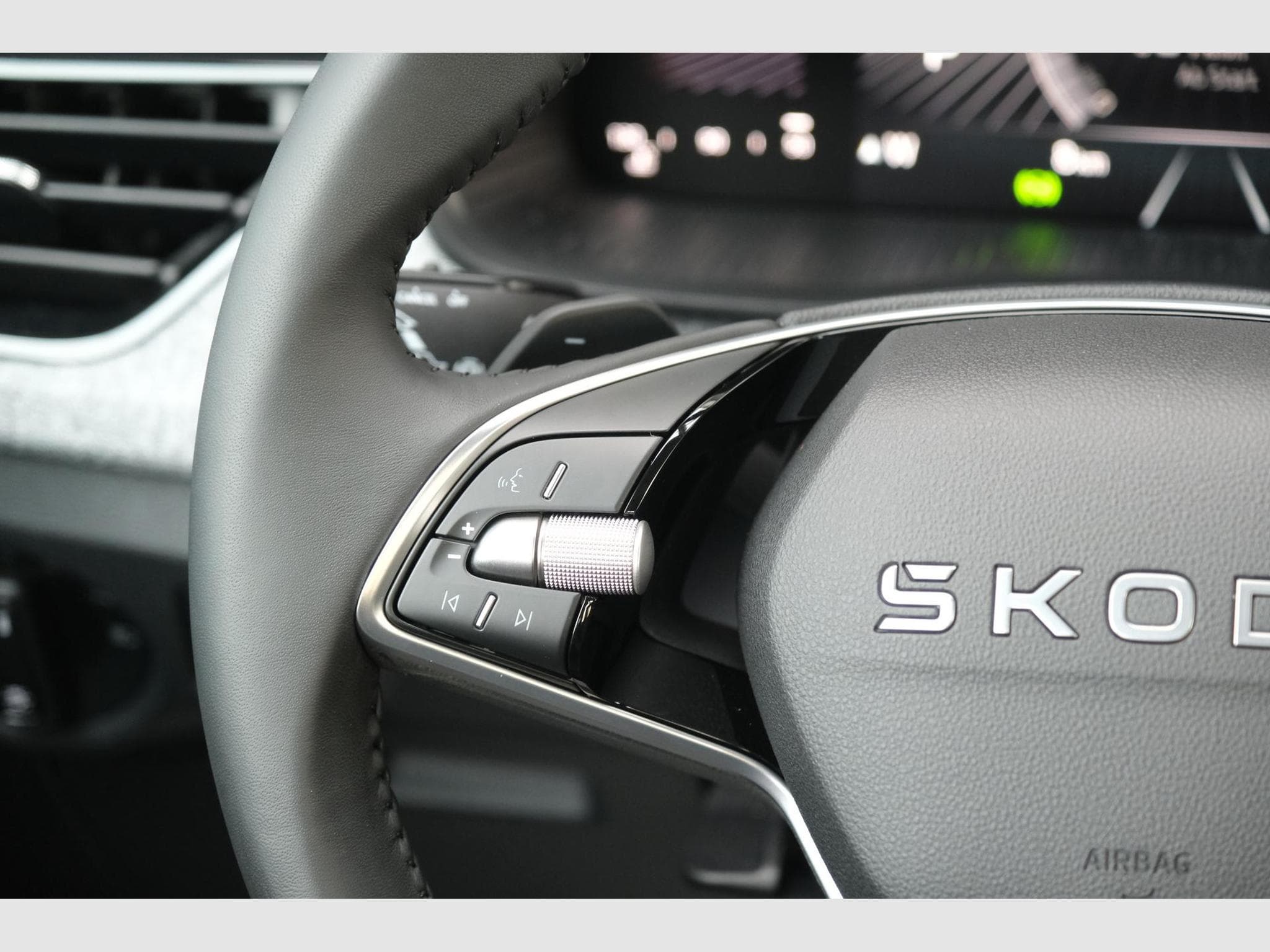 Skoda Kamiq 1.0 TSI DSG (2025) - Photo 25