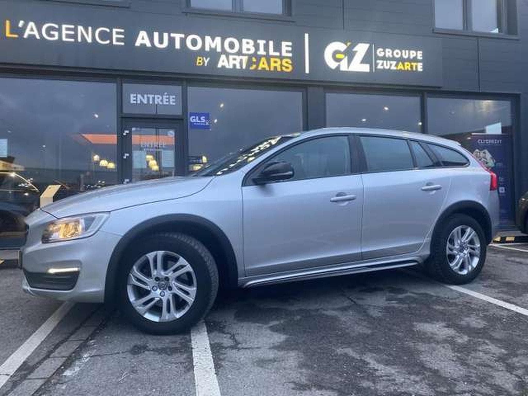 Volvo V60 vente privé (2018) - Photo 3
