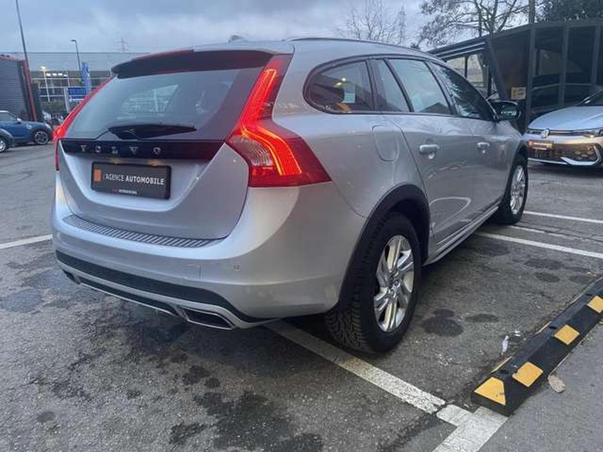 Volvo V60 vente privé (2018) - Photo 6