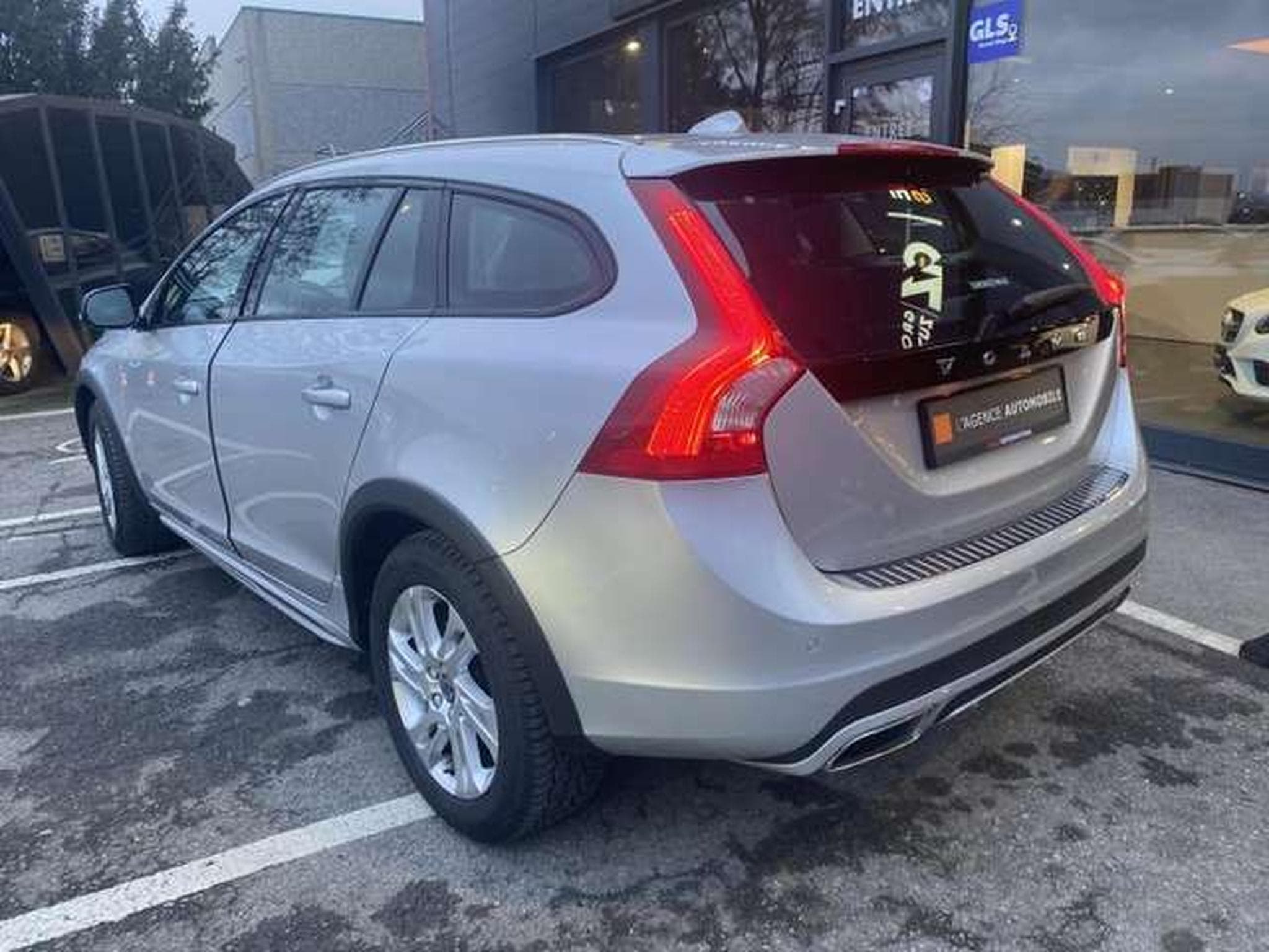 Volvo V60 vente privé (2018) - Photo 8