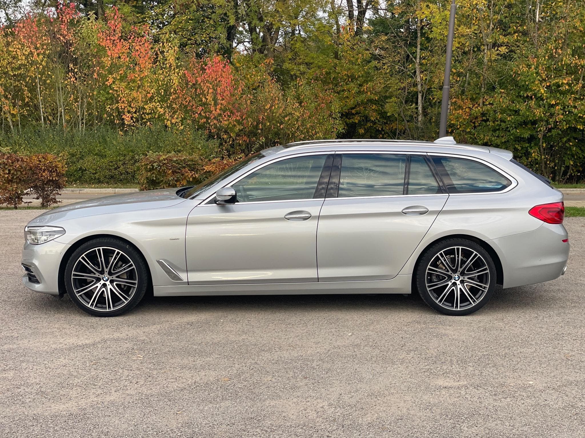 BMW 525 LUXURY-LINE (2017) - Photo 3