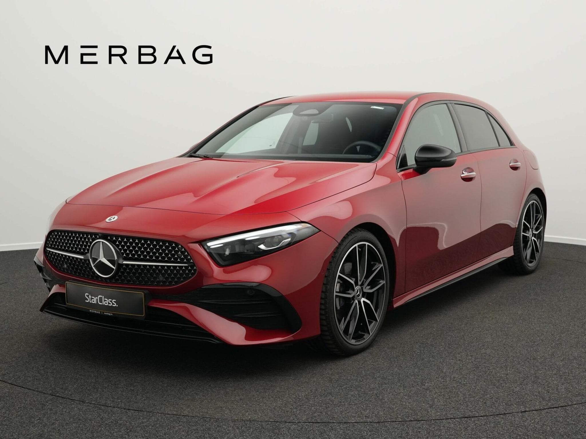 Mercedes A 200 d AMG-Line Multi+Kamera+AHK+19"+Night (2025) - Photo 1