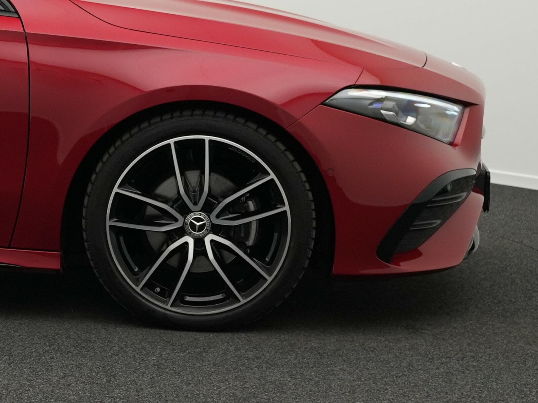 Mercedes A 200 d AMG-Line Multi+Kamera+AHK+19"+Night (2025) - Photo 6