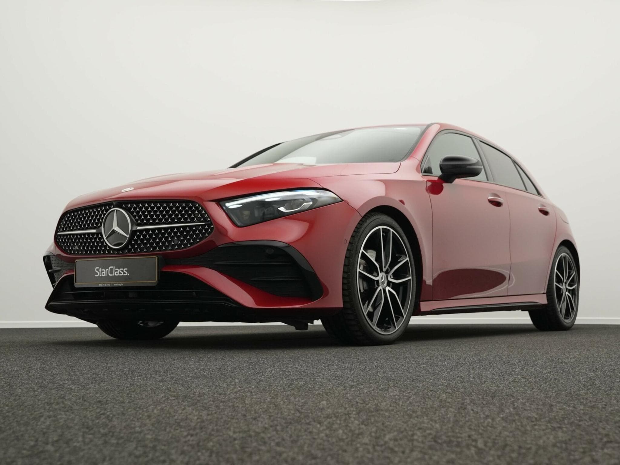 Mercedes A 200 d AMG-Line Multi+Kamera+AHK+19"+Night (2025) - Photo 8