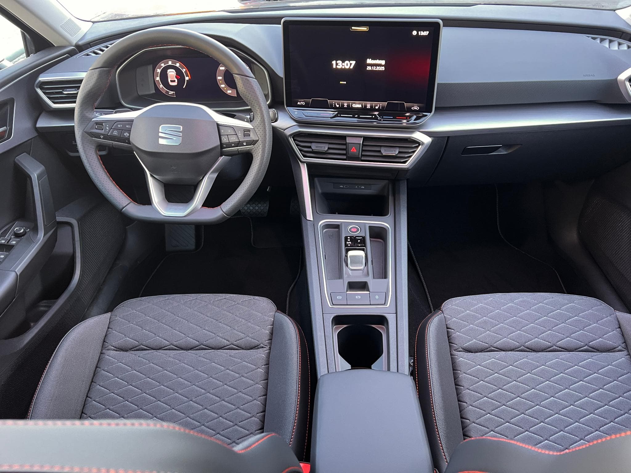 Seat Leon Sportstourer FR 1.5TSI 150cv DSG7 (2025) - Photo 3