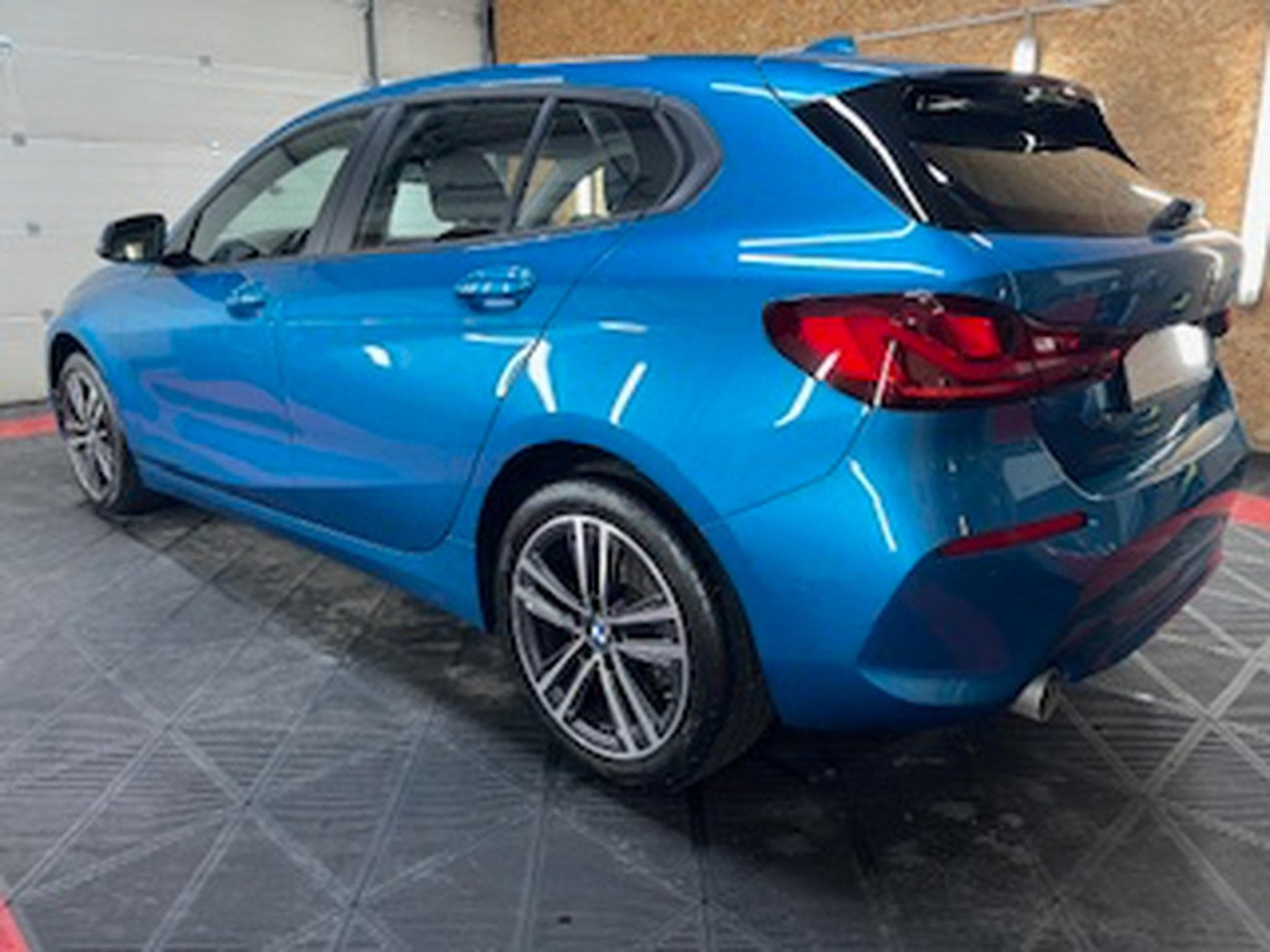 BMW 118 IA Business Edition Automatique (2023) - Photo 4