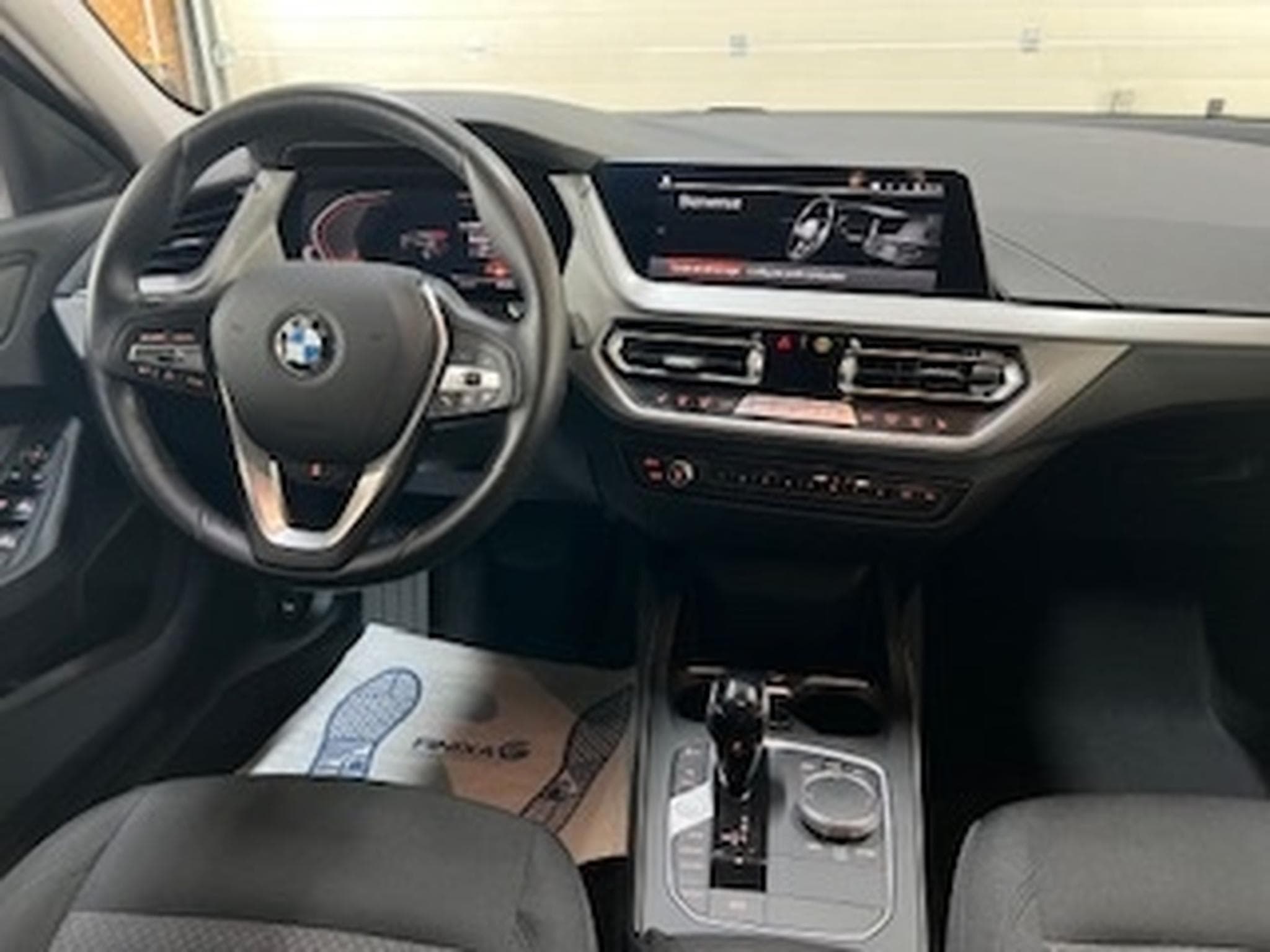 BMW 118 IA Business Edition Automatique (2023) - Photo 14