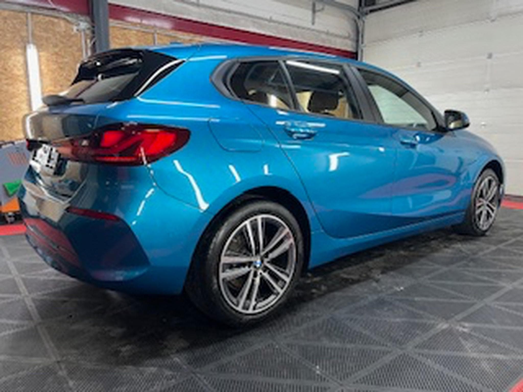 BMW 118 IA Business Edition Automatique (2023) - Photo 2