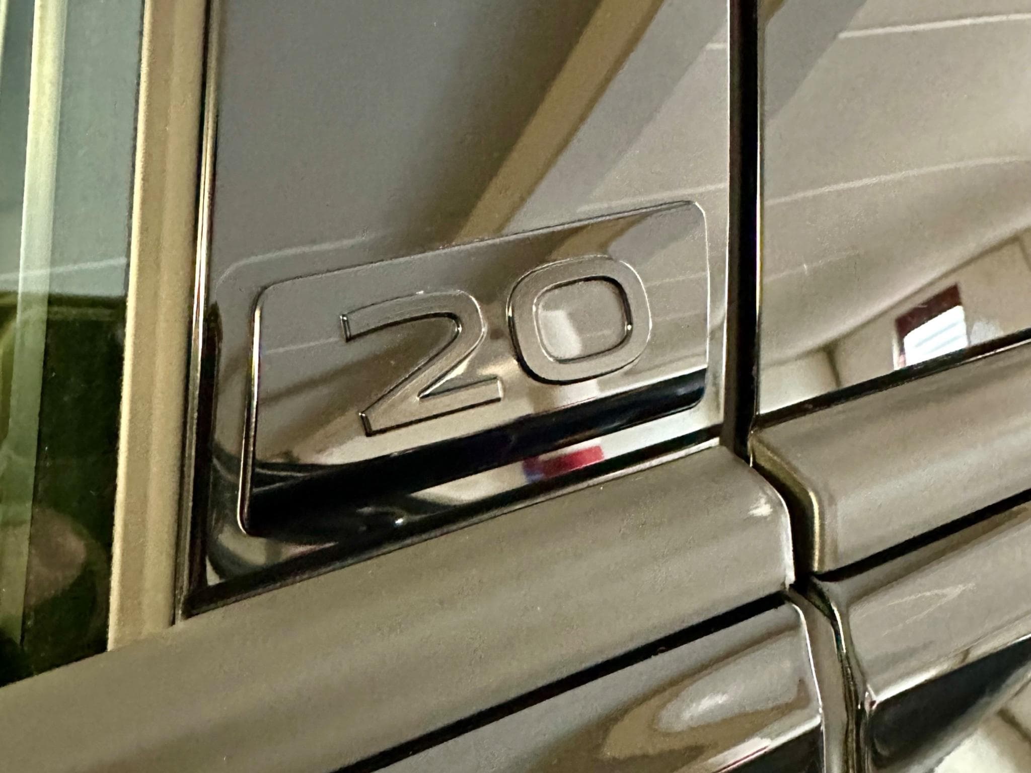 VW Golf Golf R – Série Spéciale “20 Years” (2024) - Photo 4