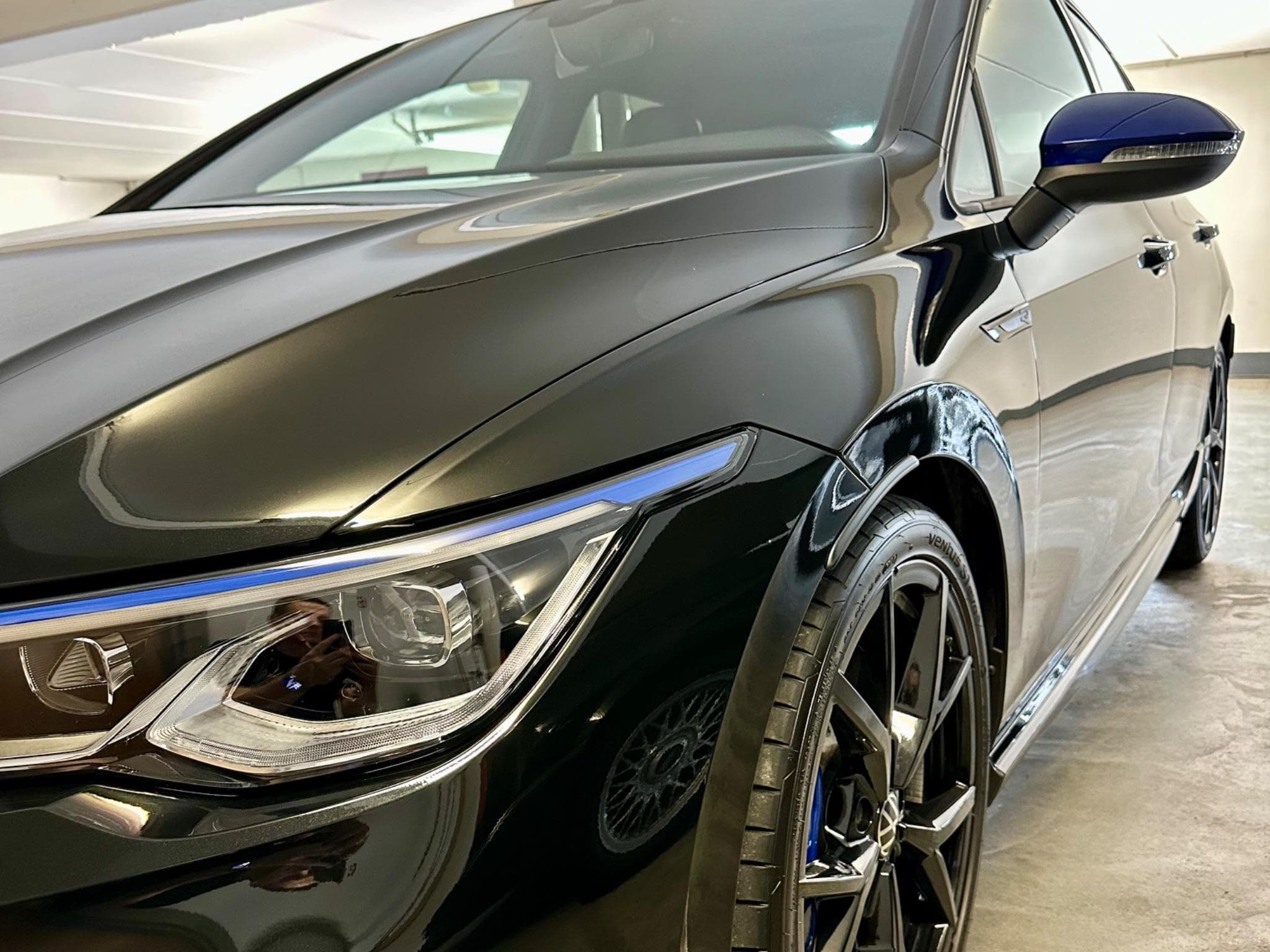VW Golf Golf R – Série Spéciale “20 Years” (2024) - Photo 7