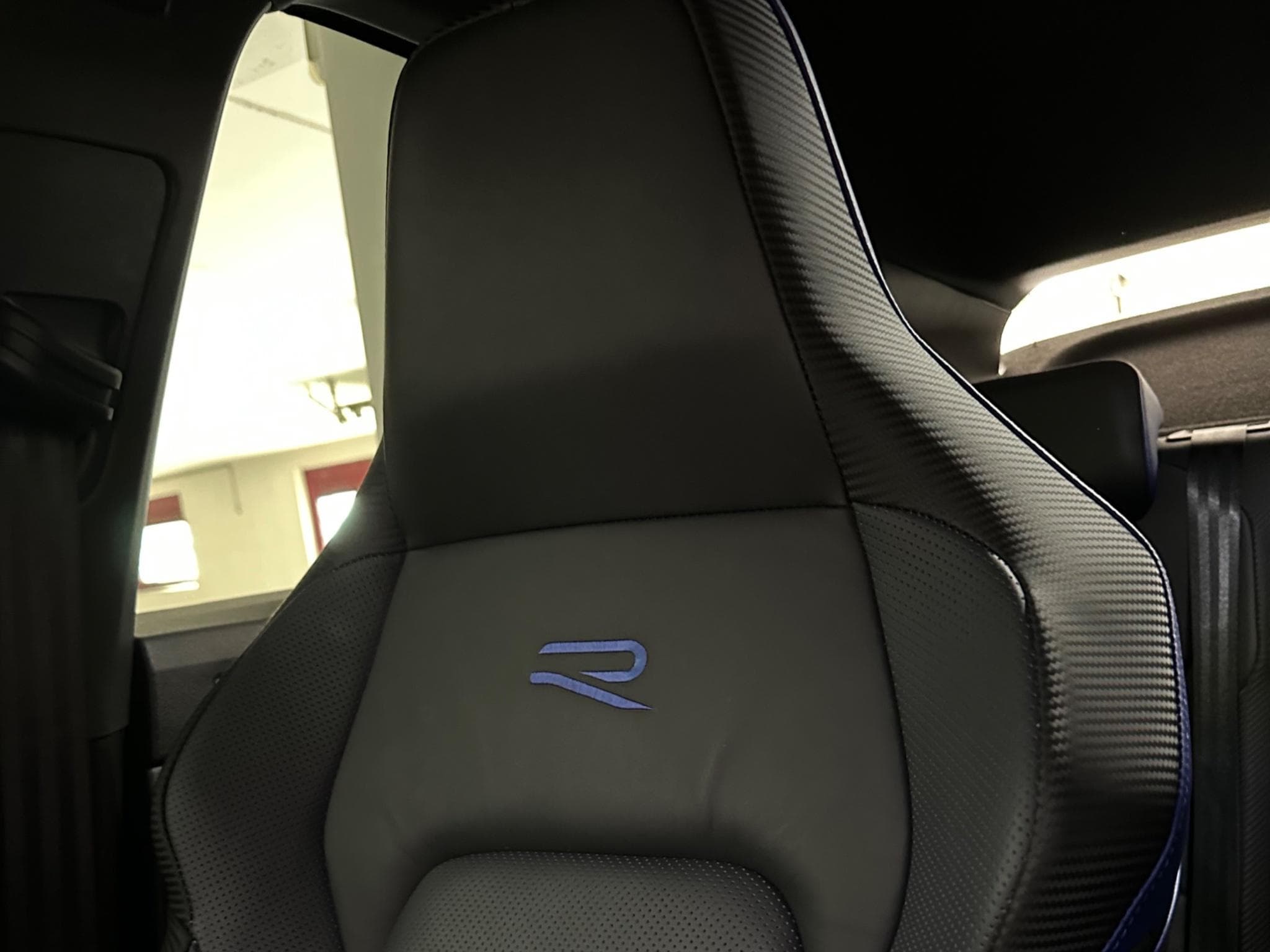 VW Golf Golf R – Série Spéciale “20 Years” (2024) - Photo 9