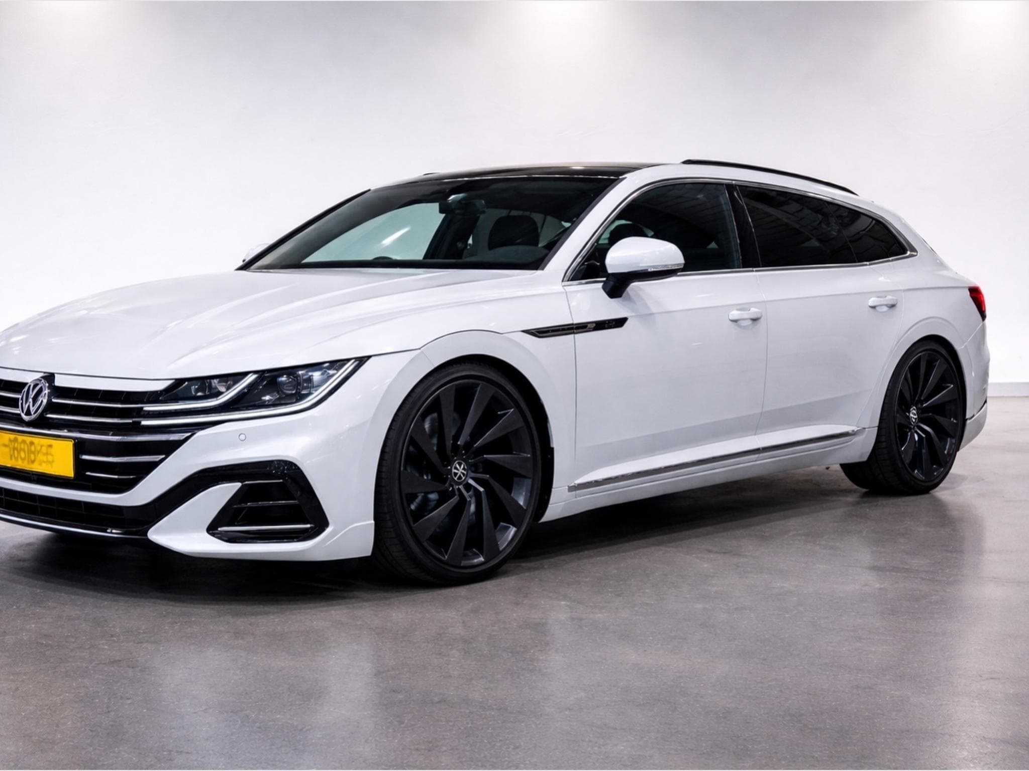 VW Arteon Shooting Brake 2.0 Tdi 200 R-Line 4Motio (2021) - Photo 1