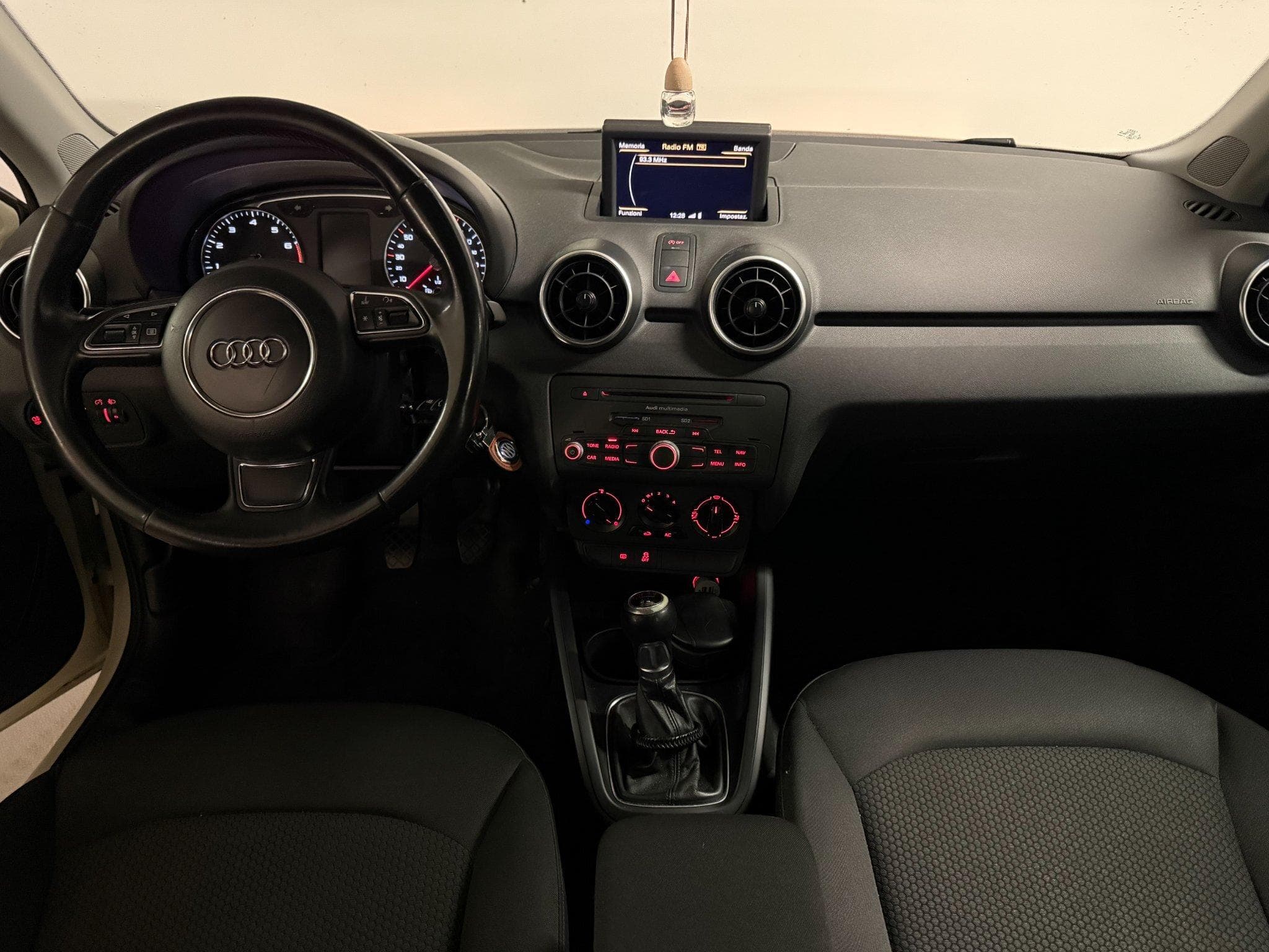 Audi A1 Sportback 1.2 TFSI 86 HP (2013) - Photo 14