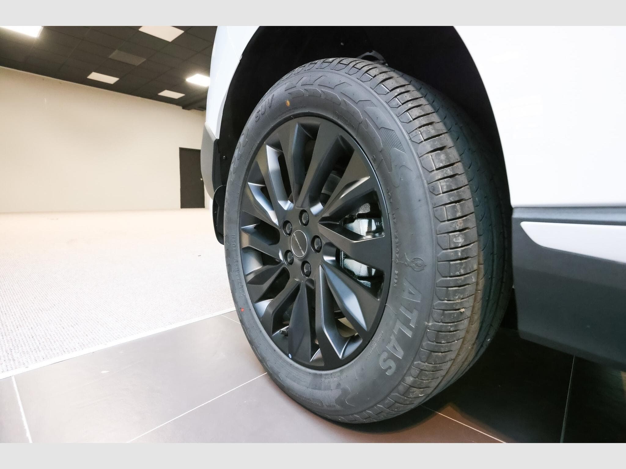 Forthing T5 EVO 1.5 HEV FULL HYBRID (2026) - Photo 12