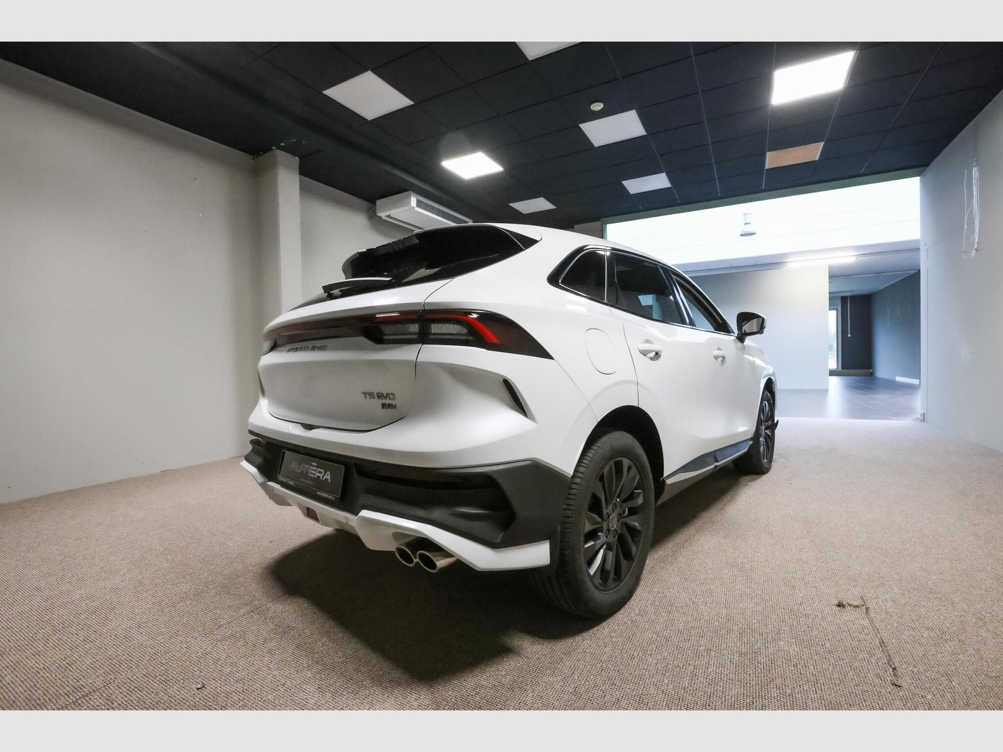 Forthing T5 EVO 1.5 HEV FULL HYBRID (2026) - Photo 3