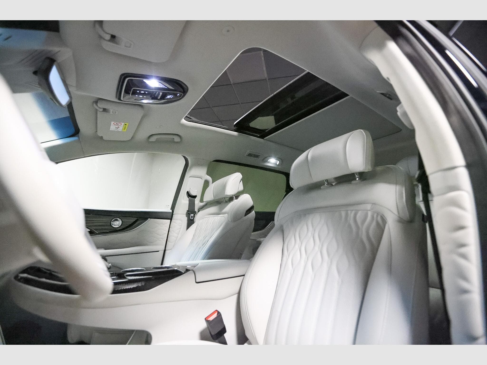 Forthing 9 1.5 HEV 7 PLACES FULL HYBRID (2026) - Photo 11