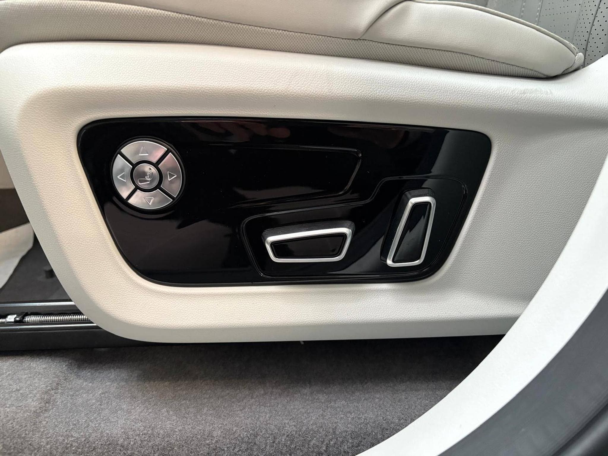 Forthing U-Tour 1.5 TURBO AUTO 7 PLACES (2026) - Photo 11