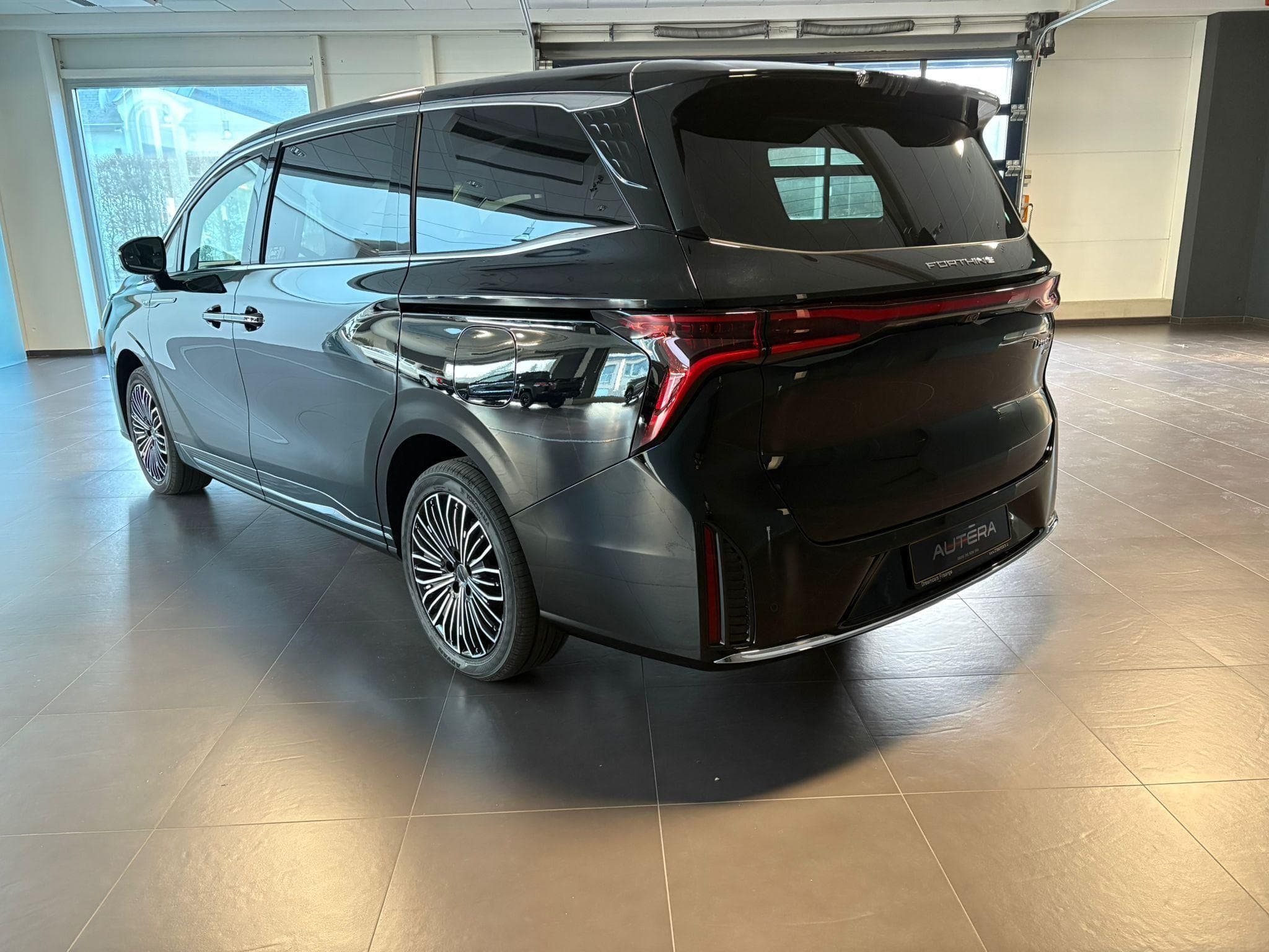 Forthing 9 1.5 PHEV 7 PLACES FULL HYBRID (2026) - Photo 5