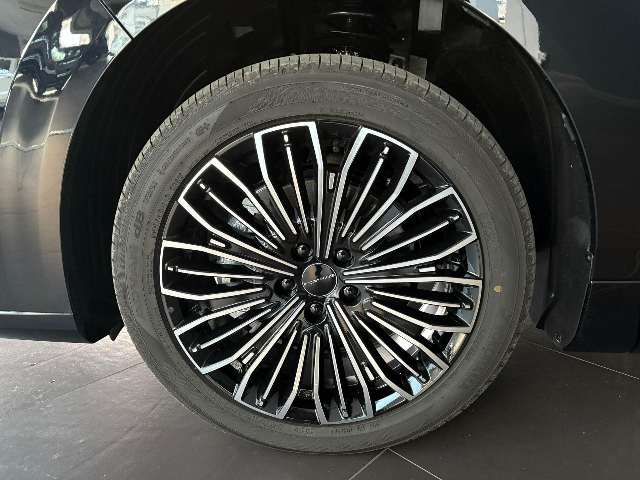 Forthing 9 1.5 PHEV 7 PLACES FULL HYBRID (2026) - Photo 13