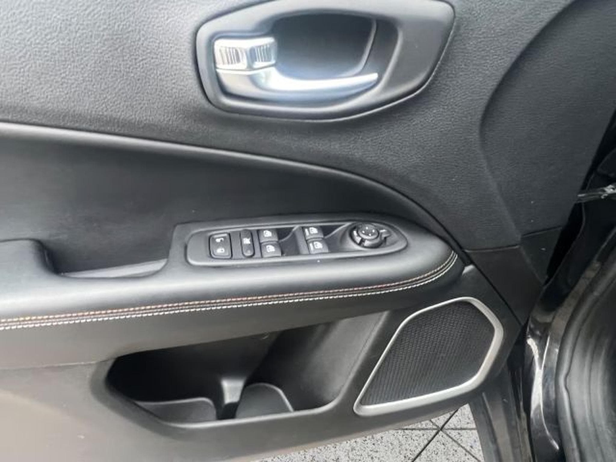 Jeep Compass Compass Longitude SHZ, KLIMA,NAVI,RFK,LH,ESP,GRA (2019) - Photo 6