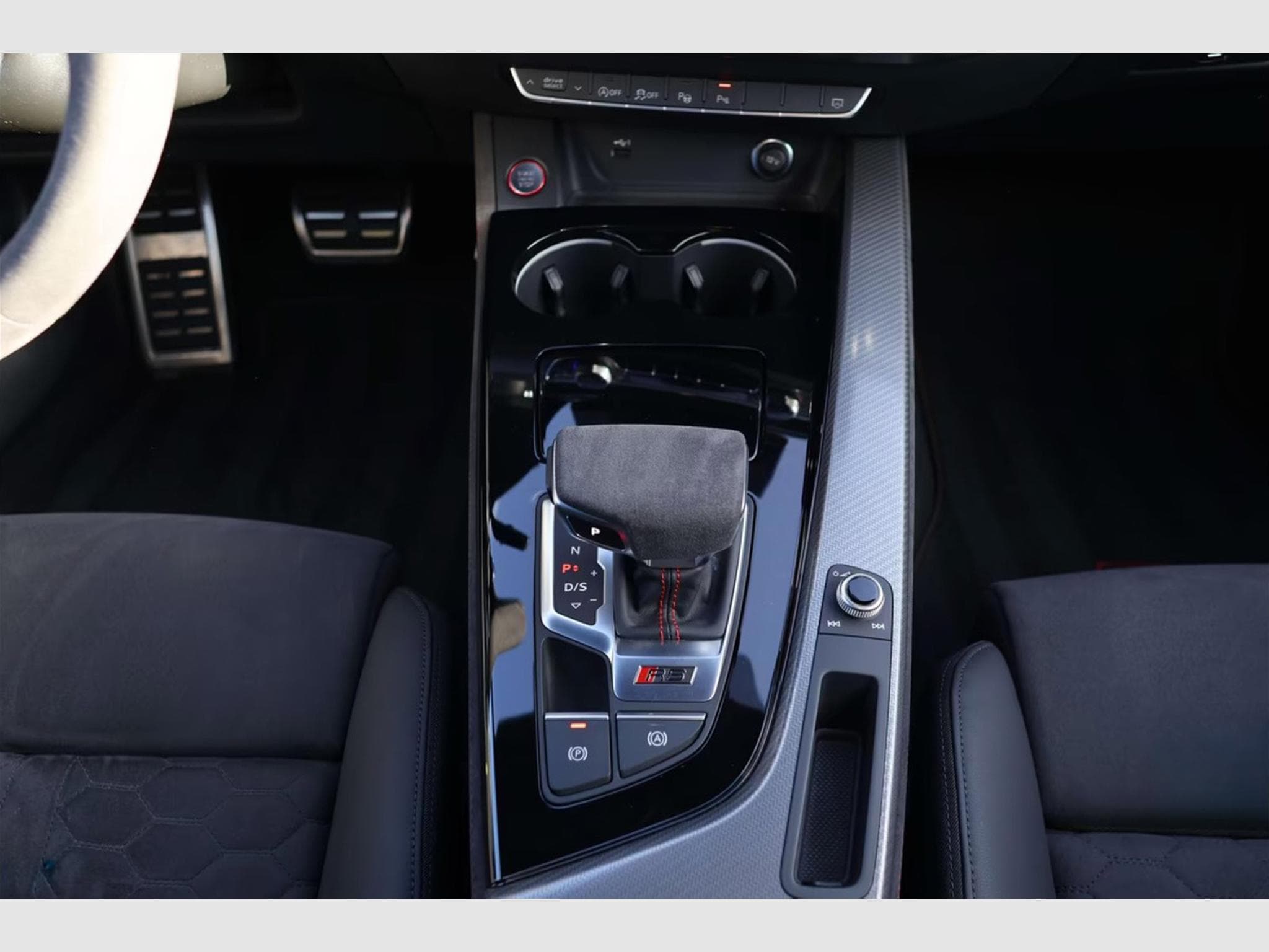 Audi RS4 Competition PLUS (2023) - Photo 9