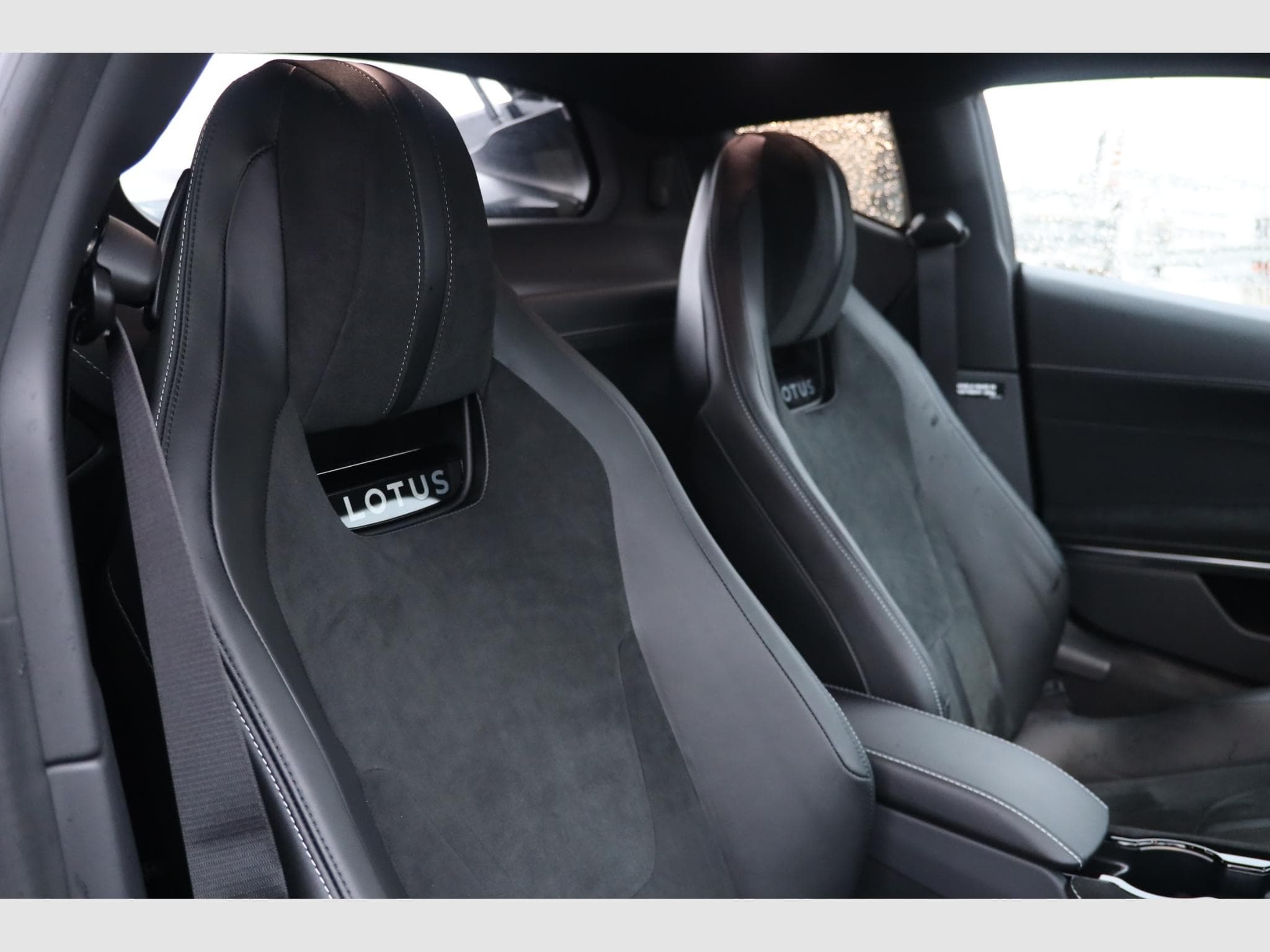 Lotus Emira Turbo SE (2025) - Photo 14