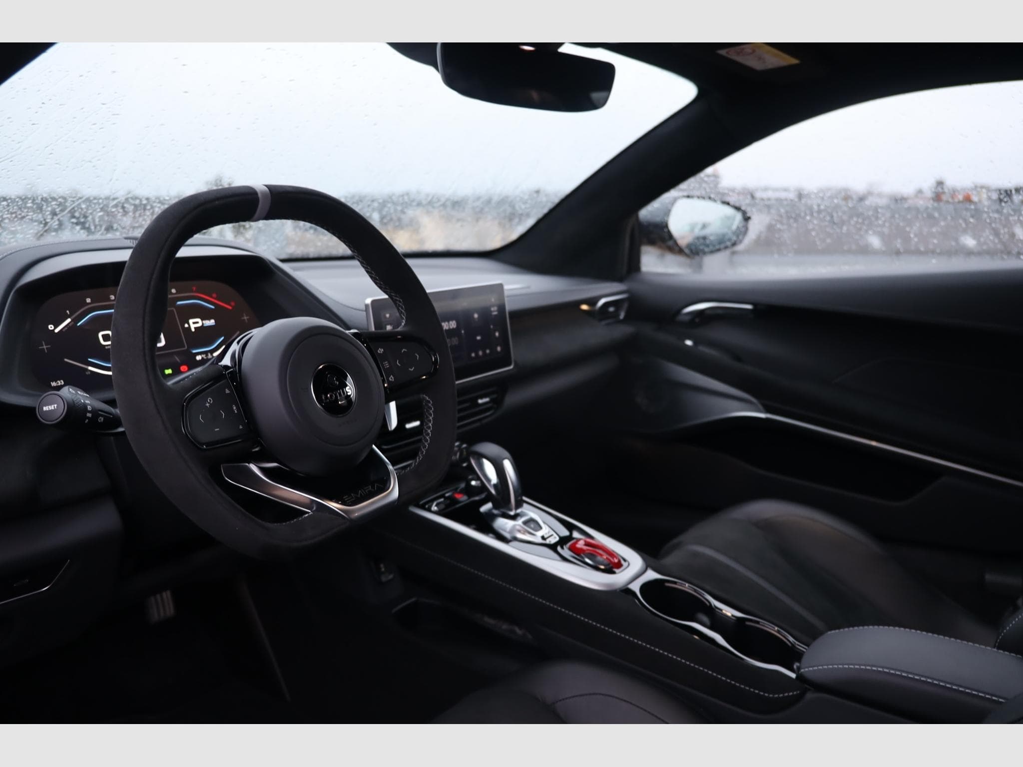 Lotus Emira Turbo SE (2025) - Photo 10