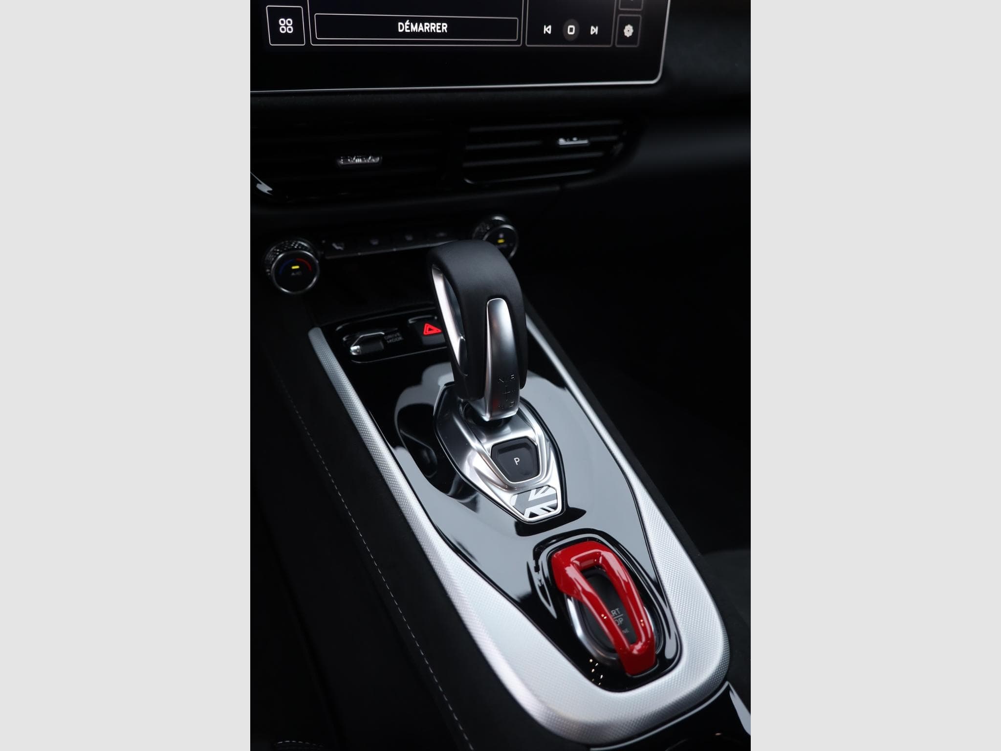 Lotus Emira Turbo SE (2025) - Photo 12