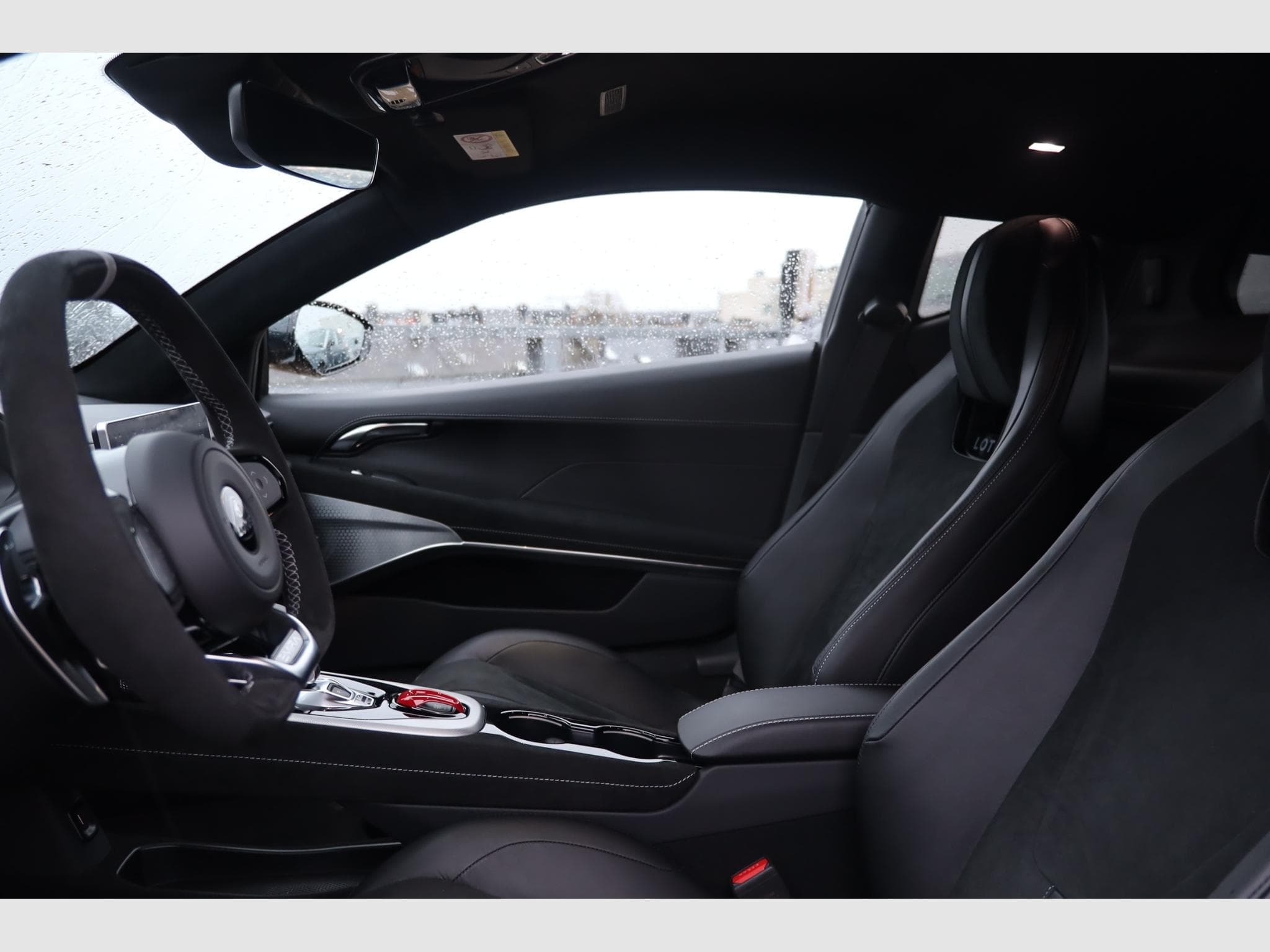 Lotus Emira Turbo SE (2025) - Photo 11