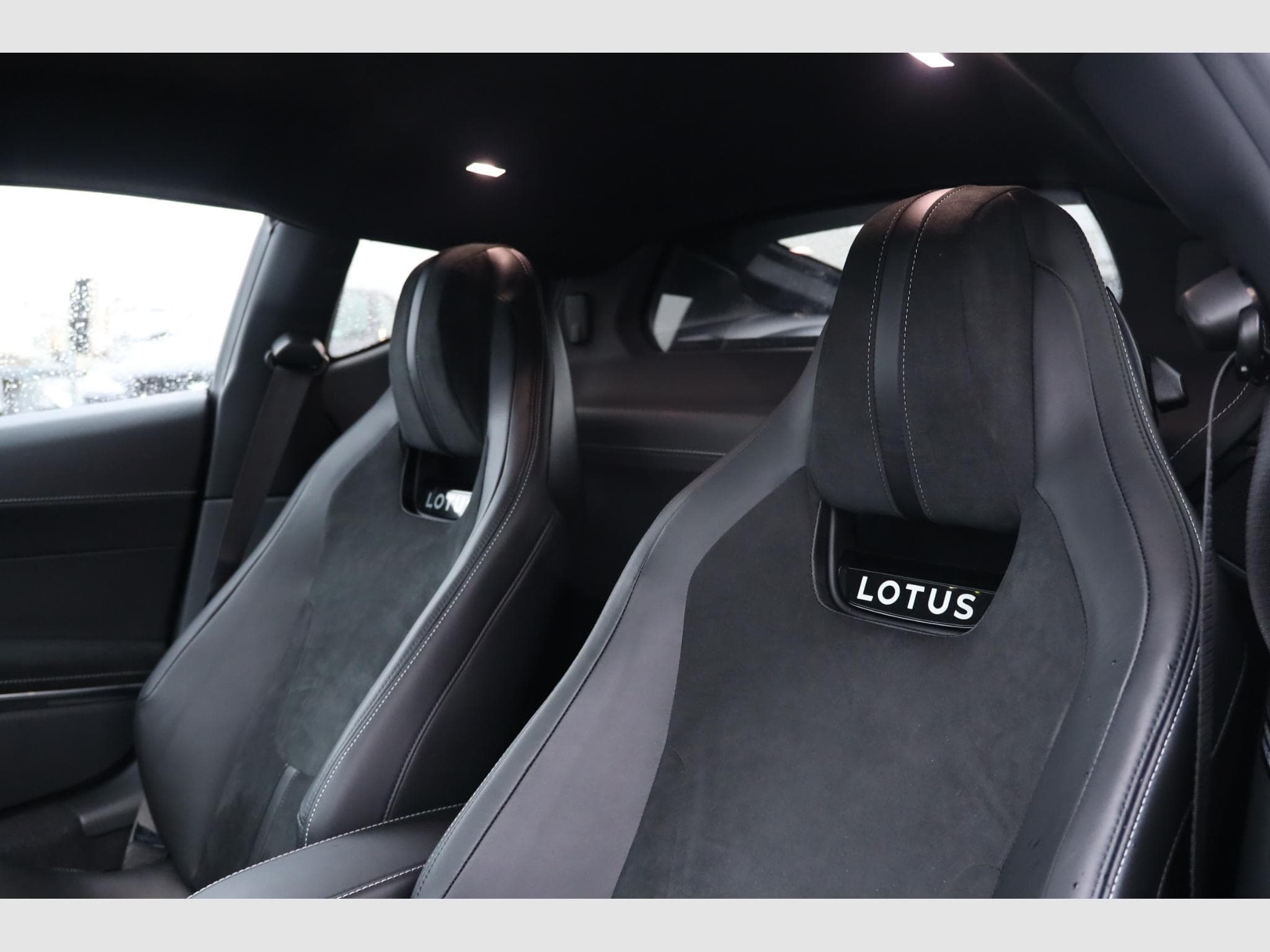Lotus Emira Turbo SE (2025) - Photo 9