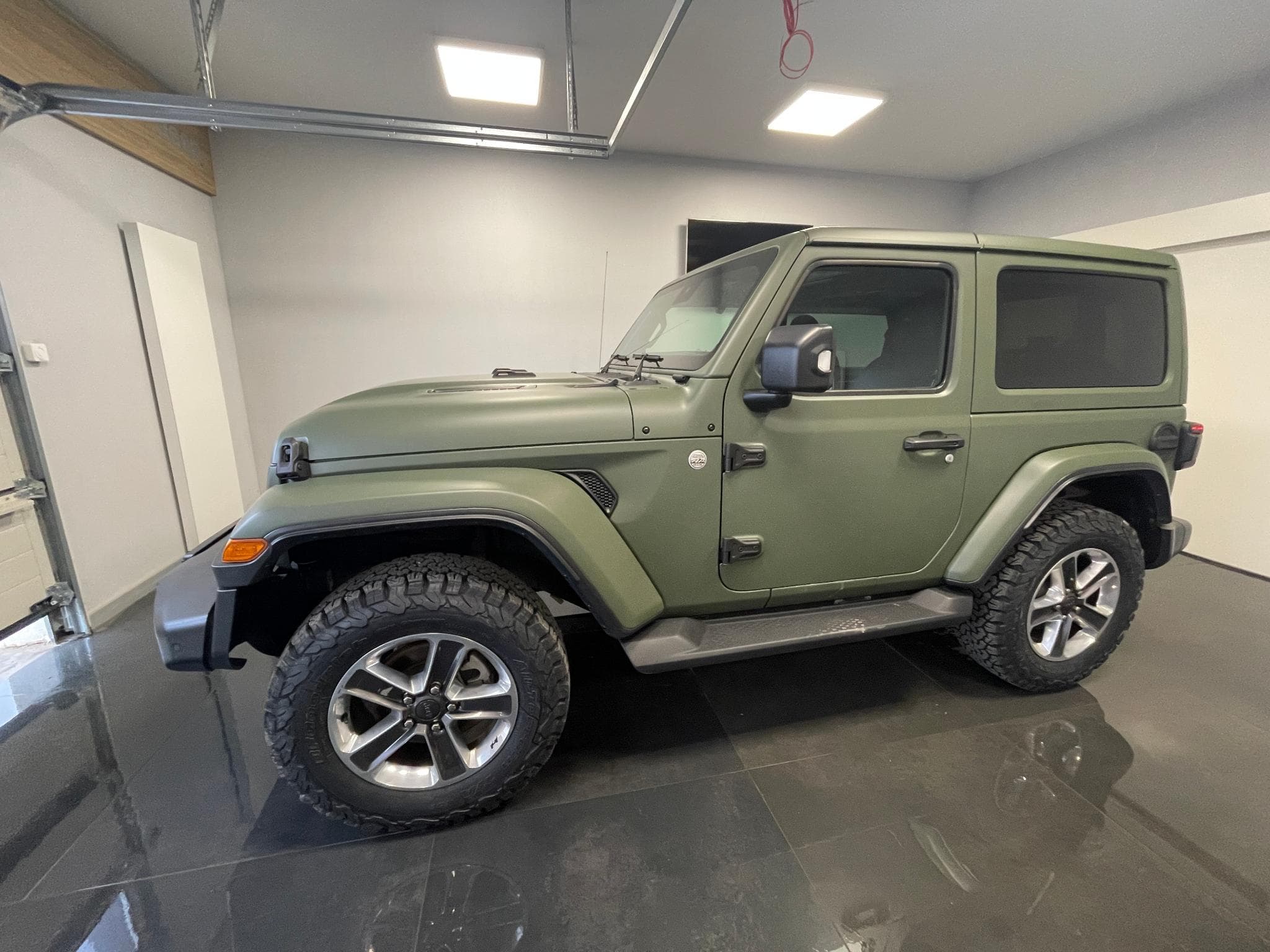Jeep Wrangler SAHARA (2020) - Photo 2