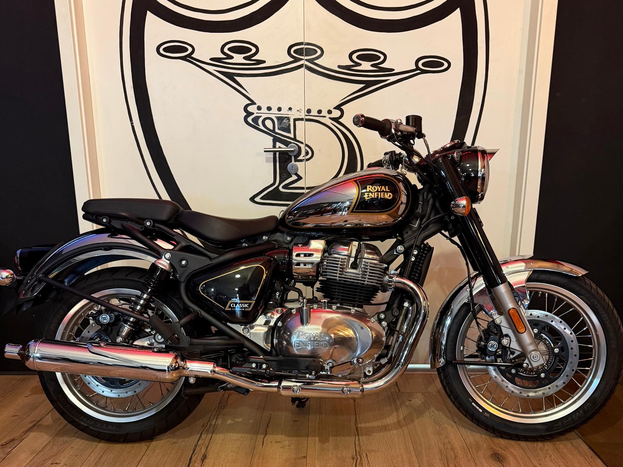 Royal Enfield Classic 650 BLACK CHROME (2026) - Photo 1