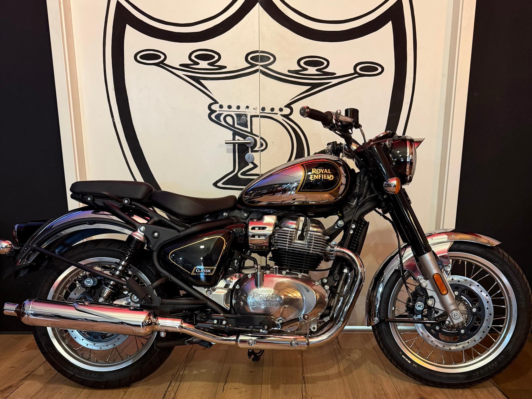 Royal Enfield Classic 650 BLACK CHROME (2026) - Photo 4