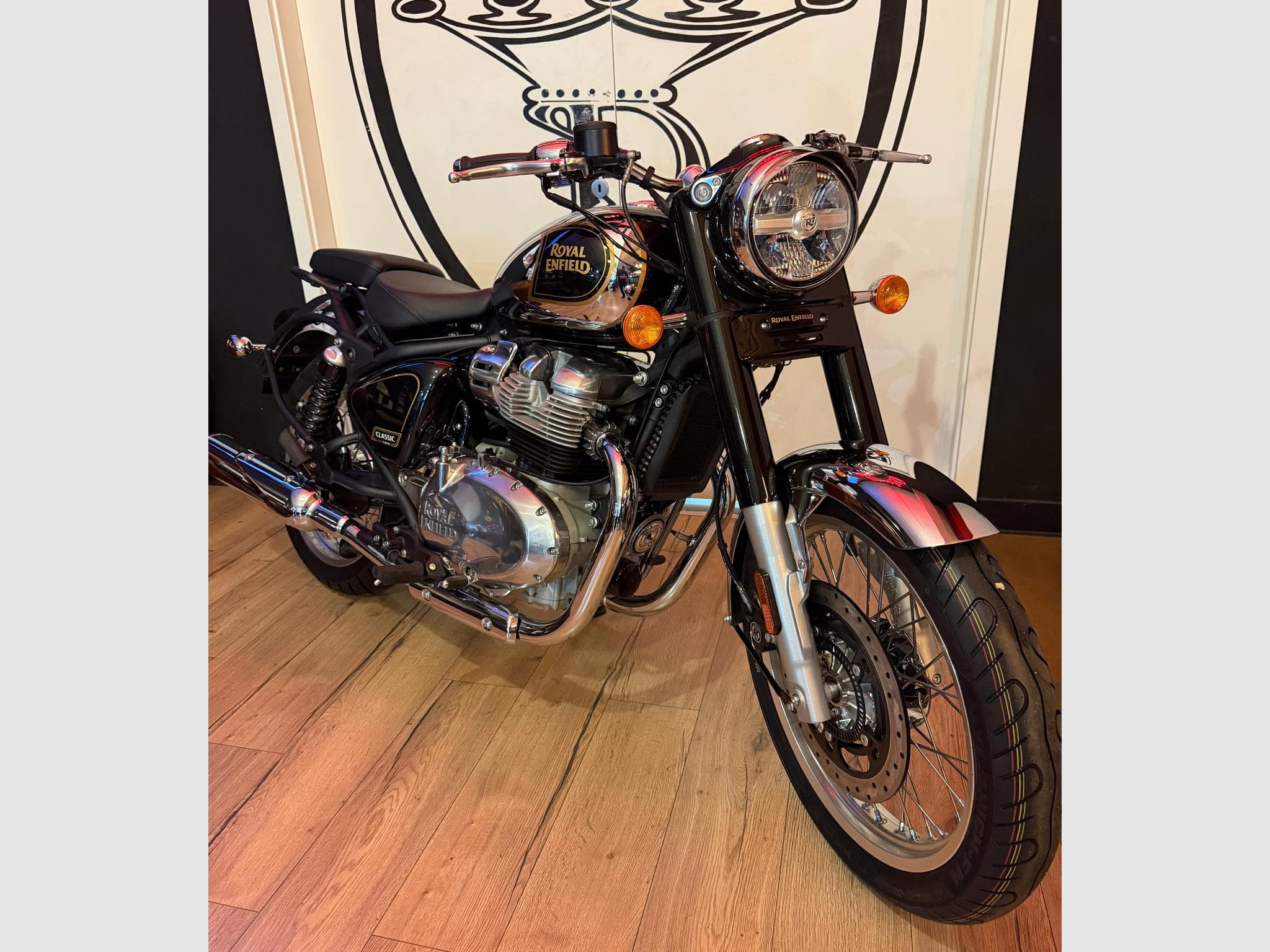 Royal Enfield Classic 650 BLACK CHROME (2026) - Photo 3