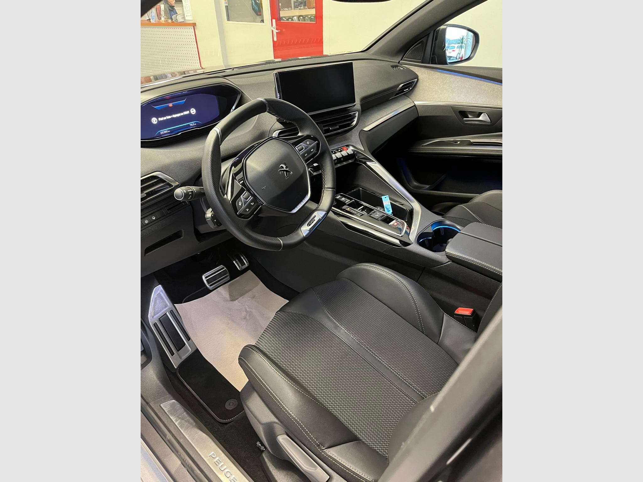 Peugeot 3008 GT 1.2 130 eat8 (2024) - Photo 3