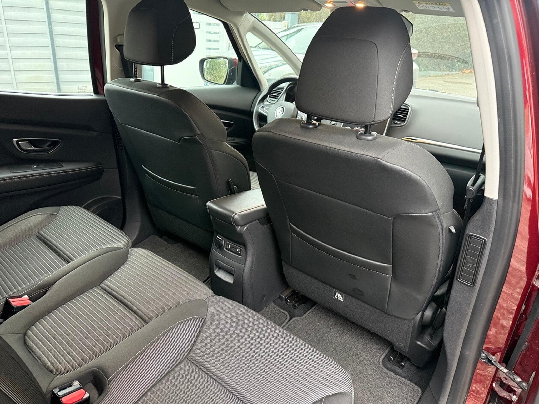 Renault Grand Scenic 1.3 TCE 115 INTENS 5 PL (2020) - Photo 9