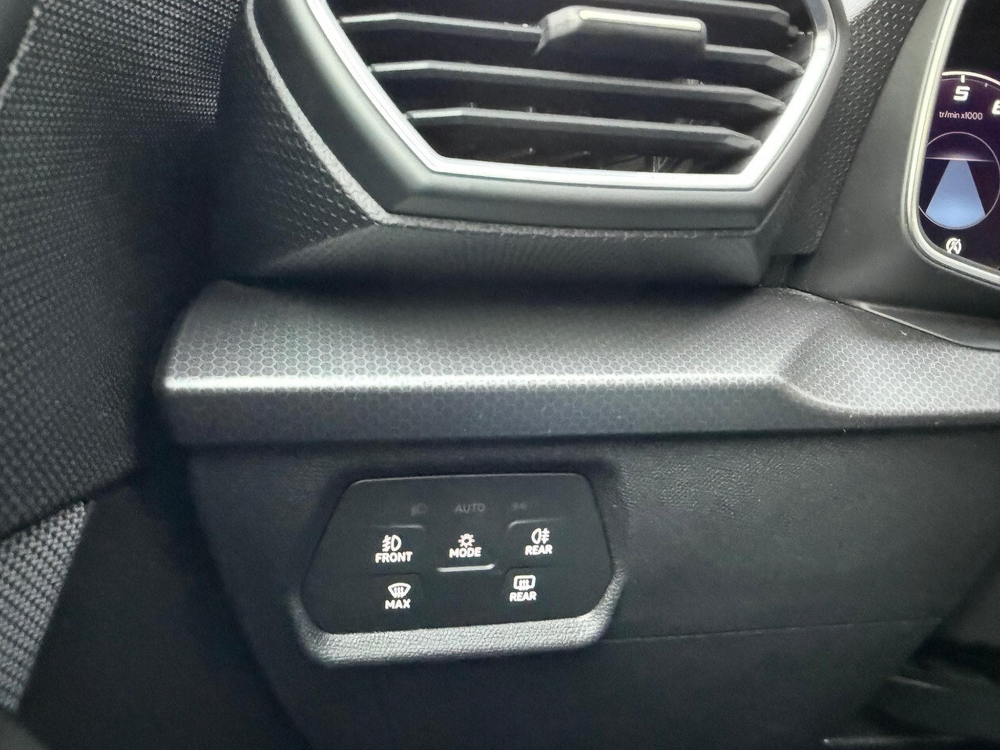Seat Leon 1.0 TSI 110ch Style (2020) - Photo 14