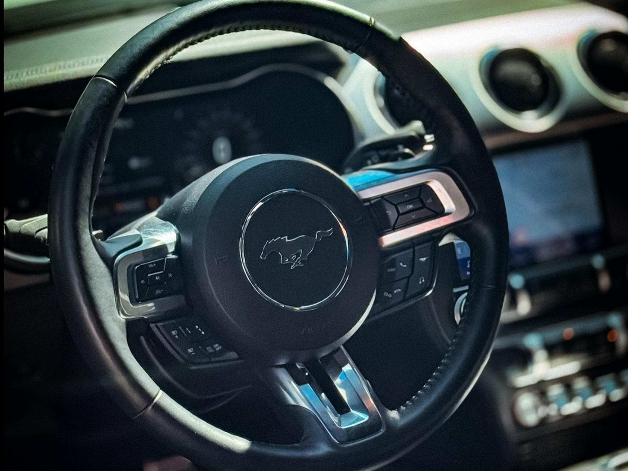 Ford Mustang Mustang GT 5.0 / V8 449 ch / Carnet (2023) - Photo 4