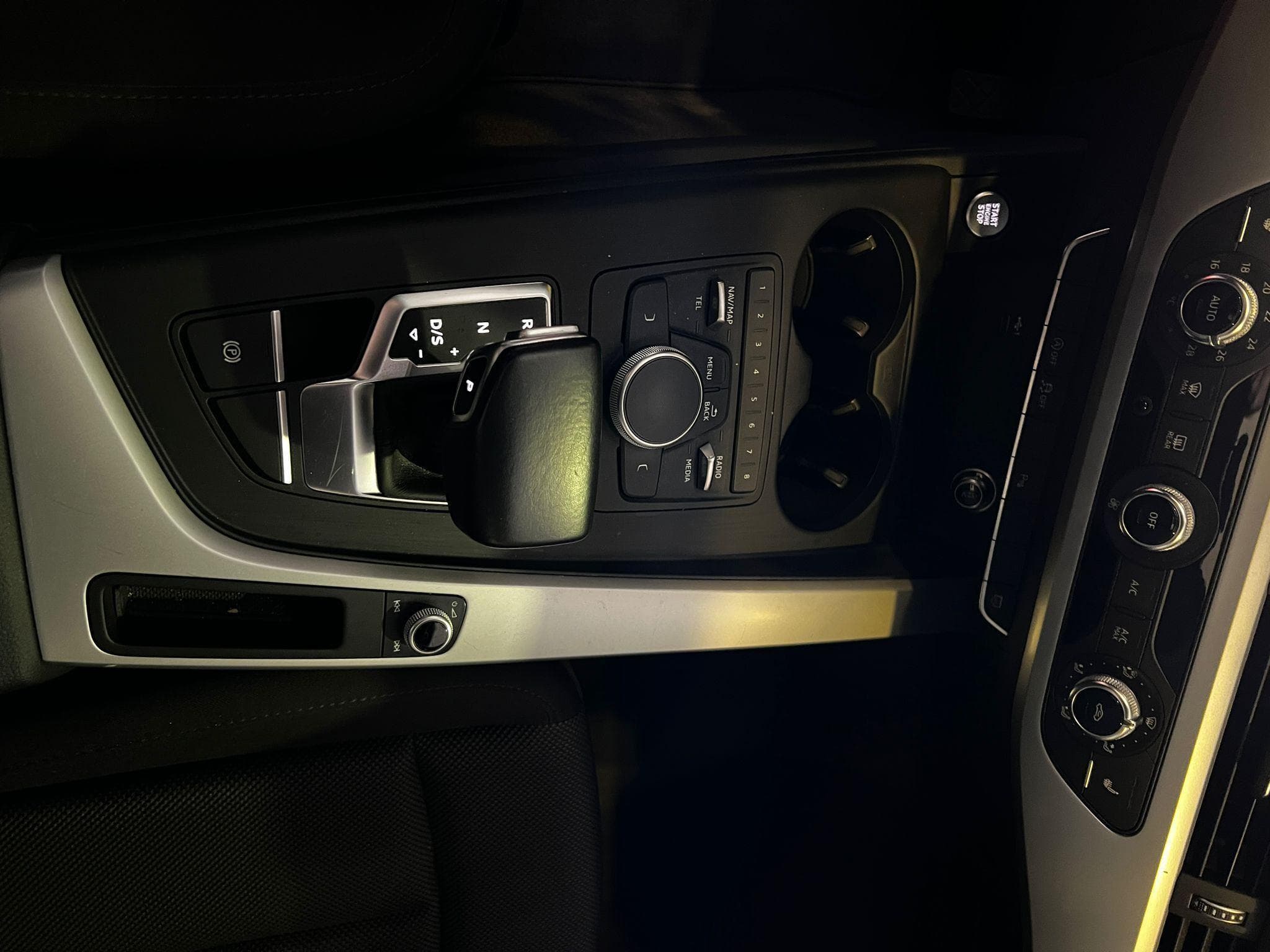 Audi A4 1.4 TFSI S Tronic/KLIMA/2.Hand/Tempomat (2017) - Photo 10
