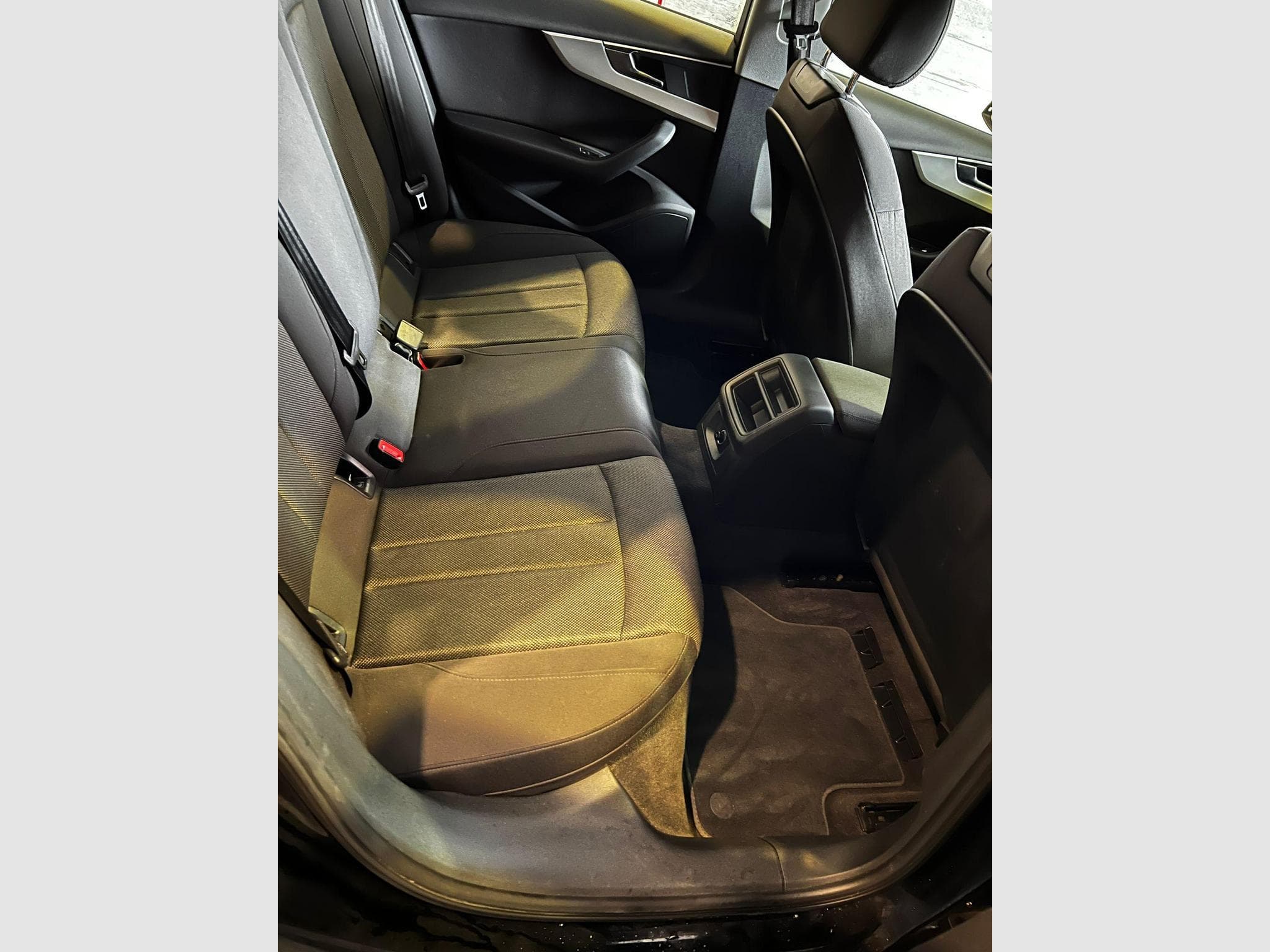 Audi A4 1.4 TFSI S Tronic/KLIMA/2.Hand/Tempomat (2017) - Photo 9