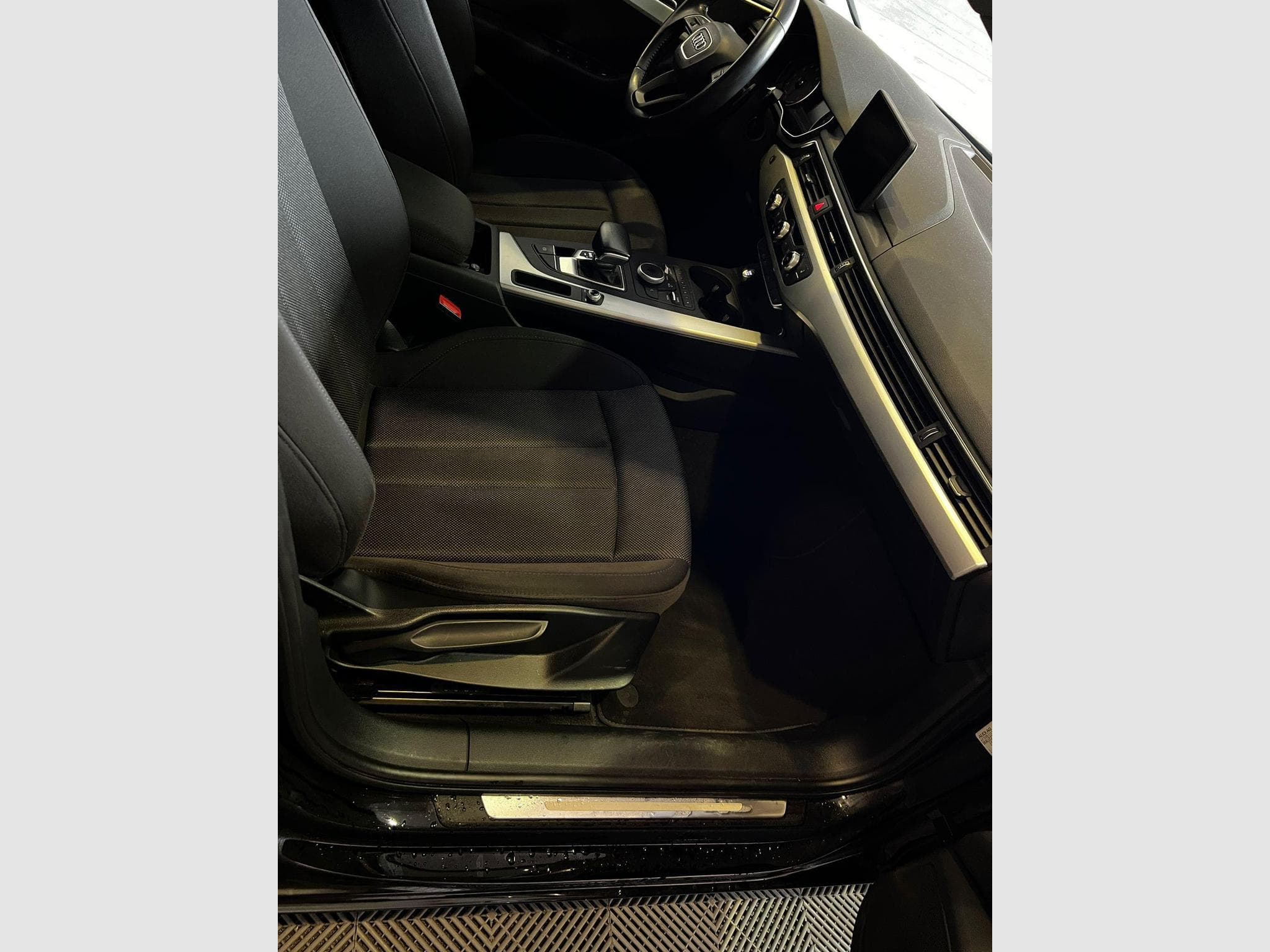 Audi A4 1.4 TFSI S Tronic/KLIMA/2.Hand/Tempomat (2017) - Photo 2