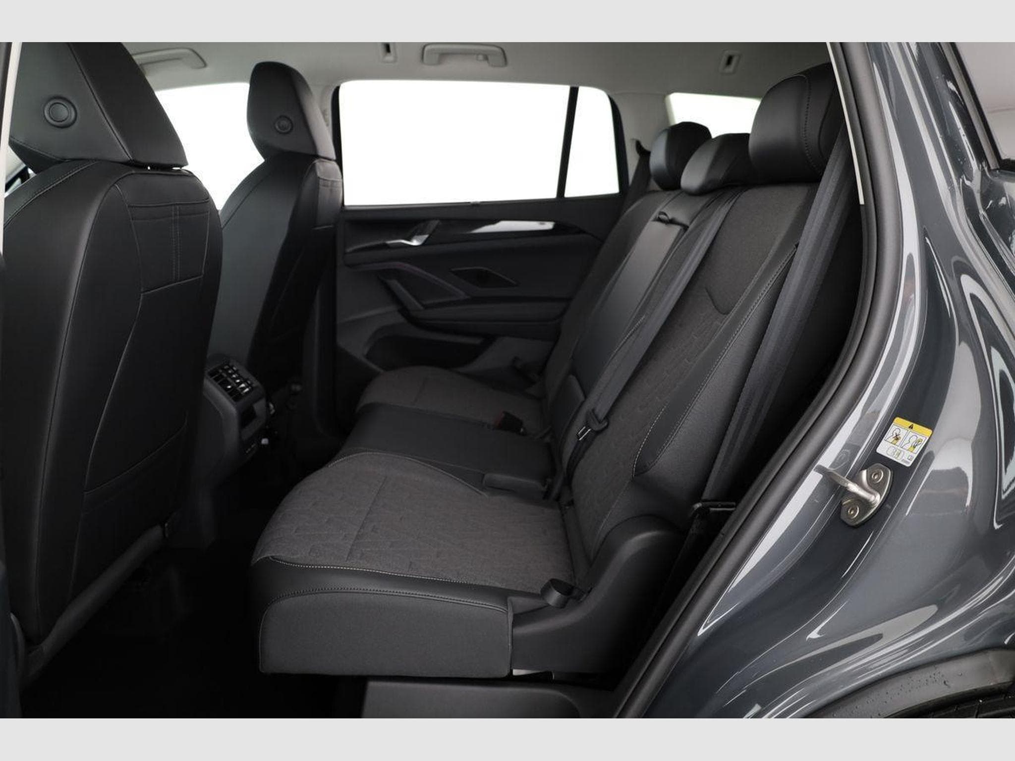 VW Tayron 1.5 TSI eHybrid 150 kW Life (2025) - Photo 10