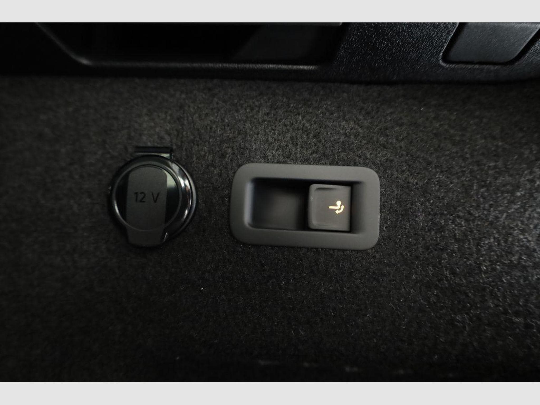 VW Tayron 1.5 TSI eHybrid 150 kW Life (2025) - Photo 13