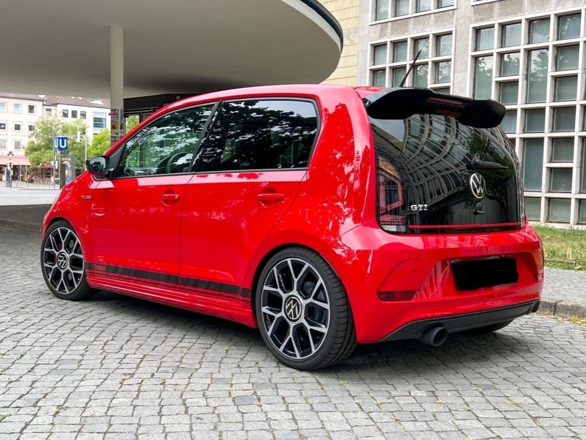 VW UP GTI  Recaro Sportster CS  Milltek  ST X (2021) - Photo 2