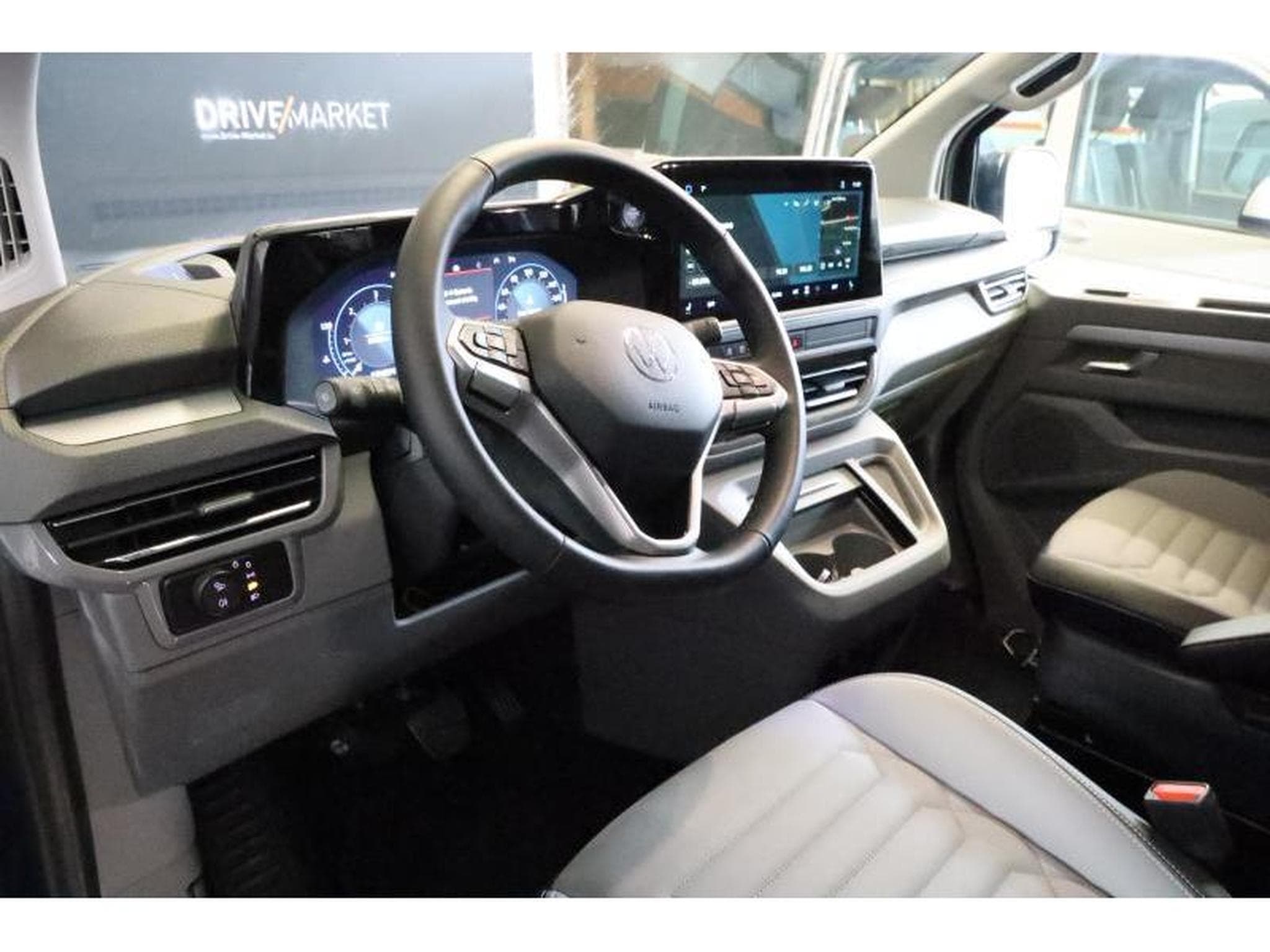 VW T7 Style (2025) - Photo 20