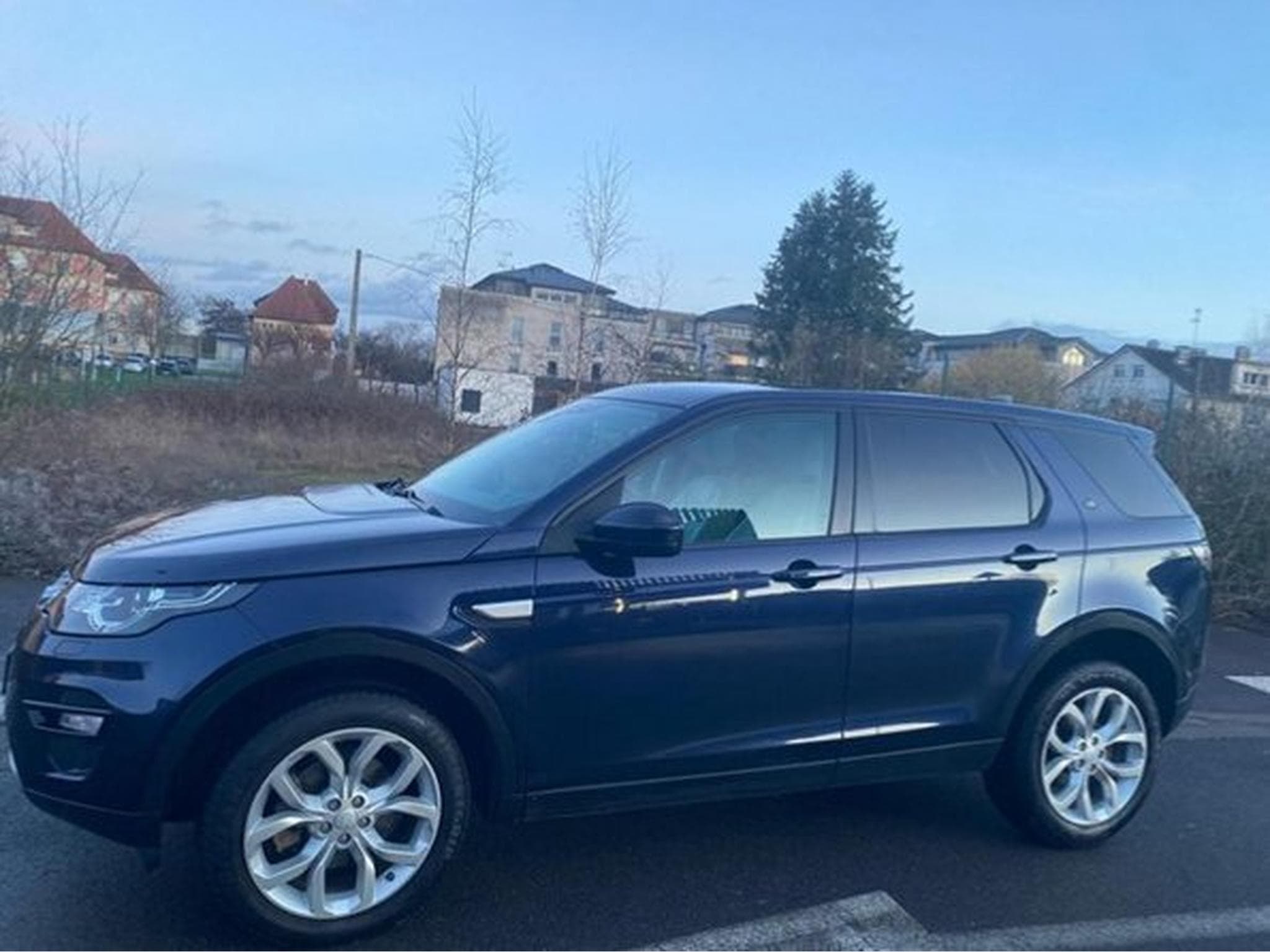 Land-Rover Discovery Sport 180 CH - HSE Luxury - Full options (2017) - Photo 11