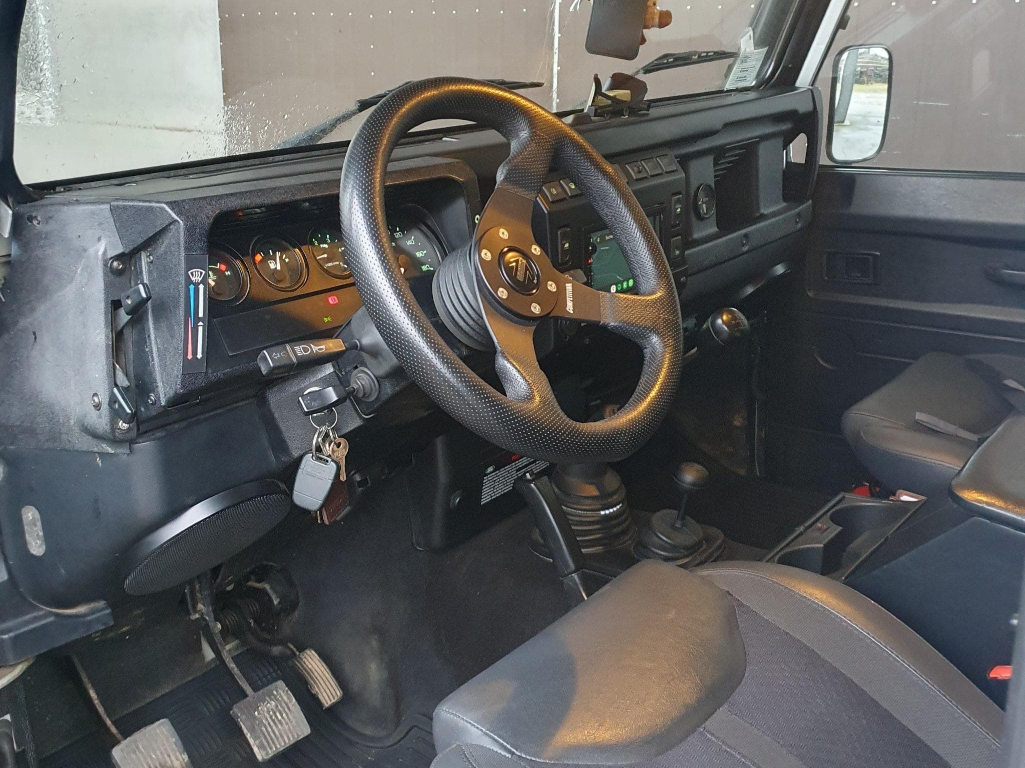 Land-Rover Defender 110 TD5 (2005) - Photo 6