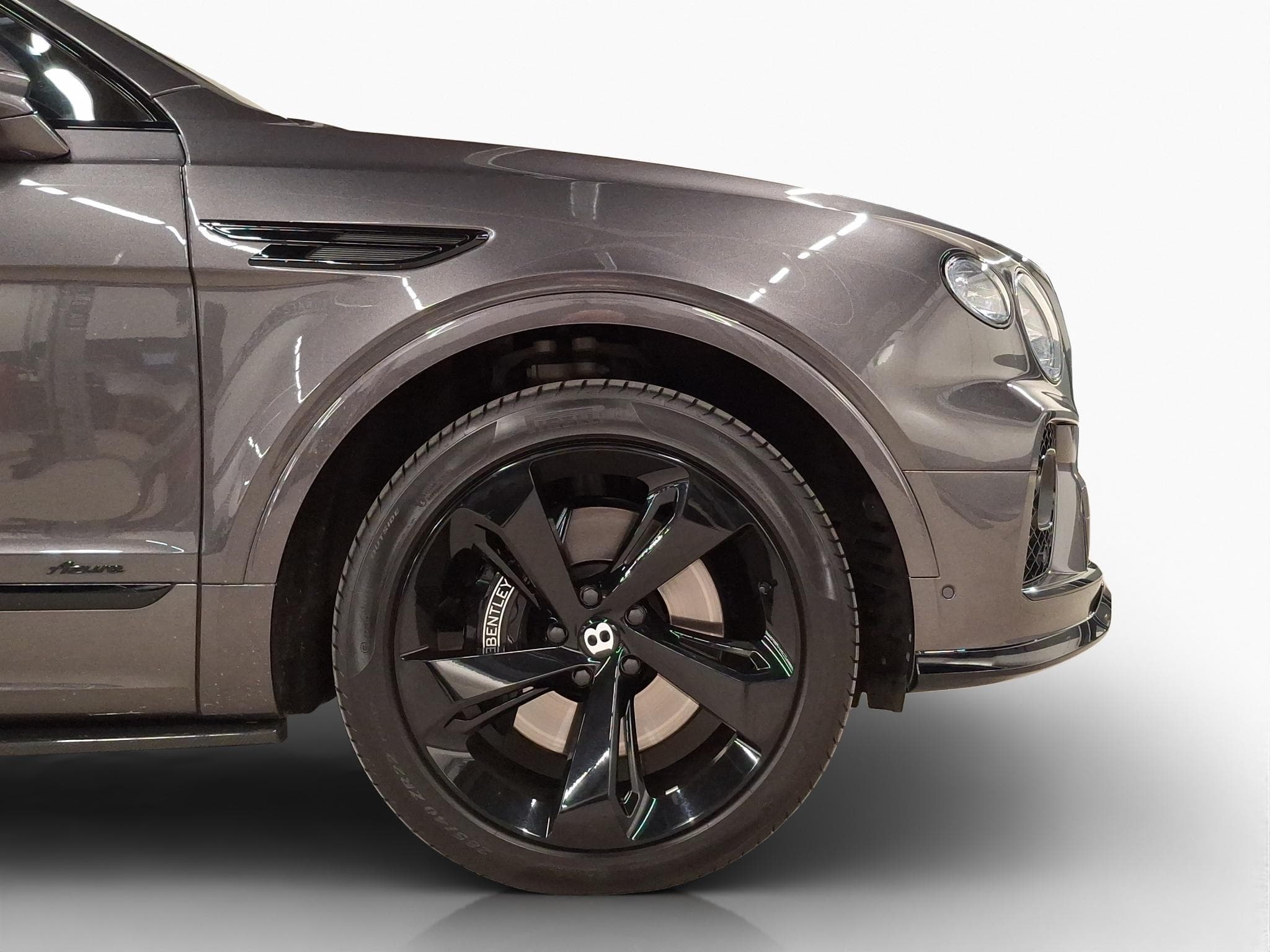 Bentley Bentayga V8 Azure (2023) - Photo 6
