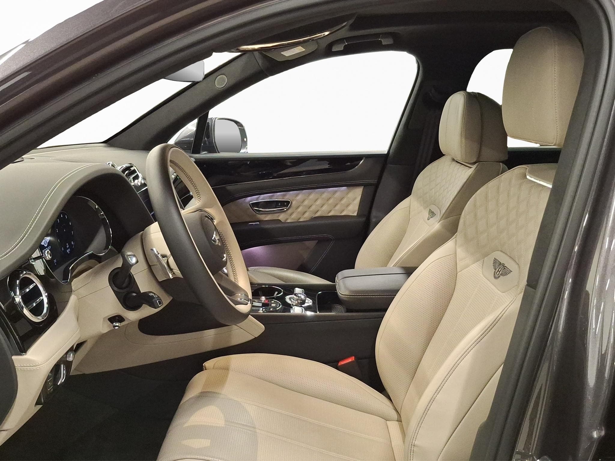 Bentley Bentayga V8 Azure (2023) - Photo 2