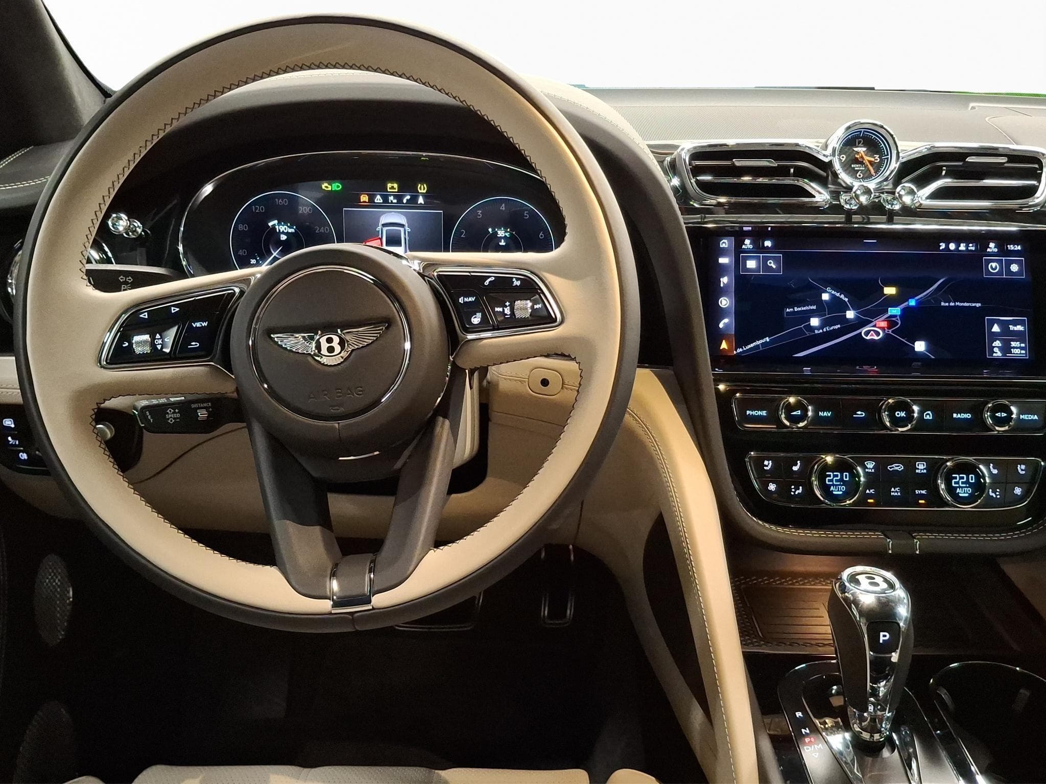Bentley Bentayga V8 Azure (2023) - Photo 4